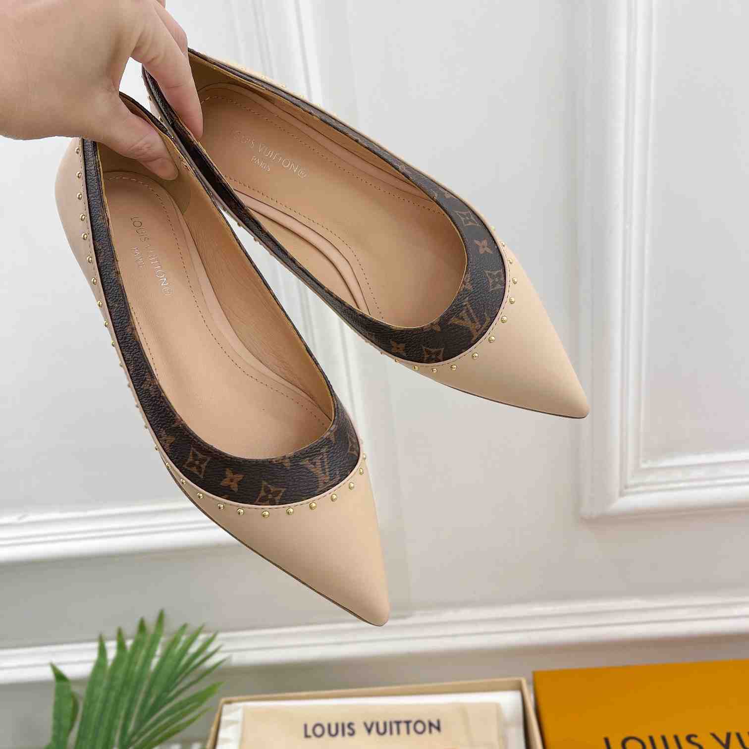 Louis Vuitton Signature Flat Ballerina    - EUR FASHION