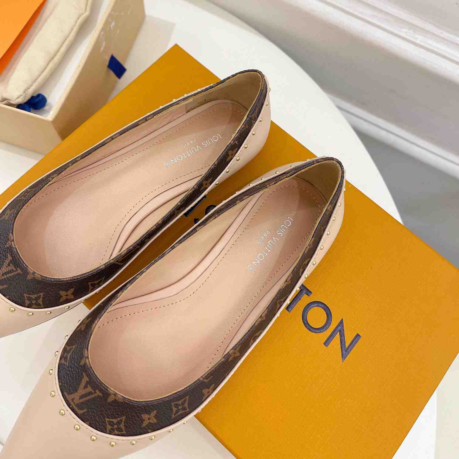 Louis Vuitton Signature Flat Ballerina    - EUR FASHION