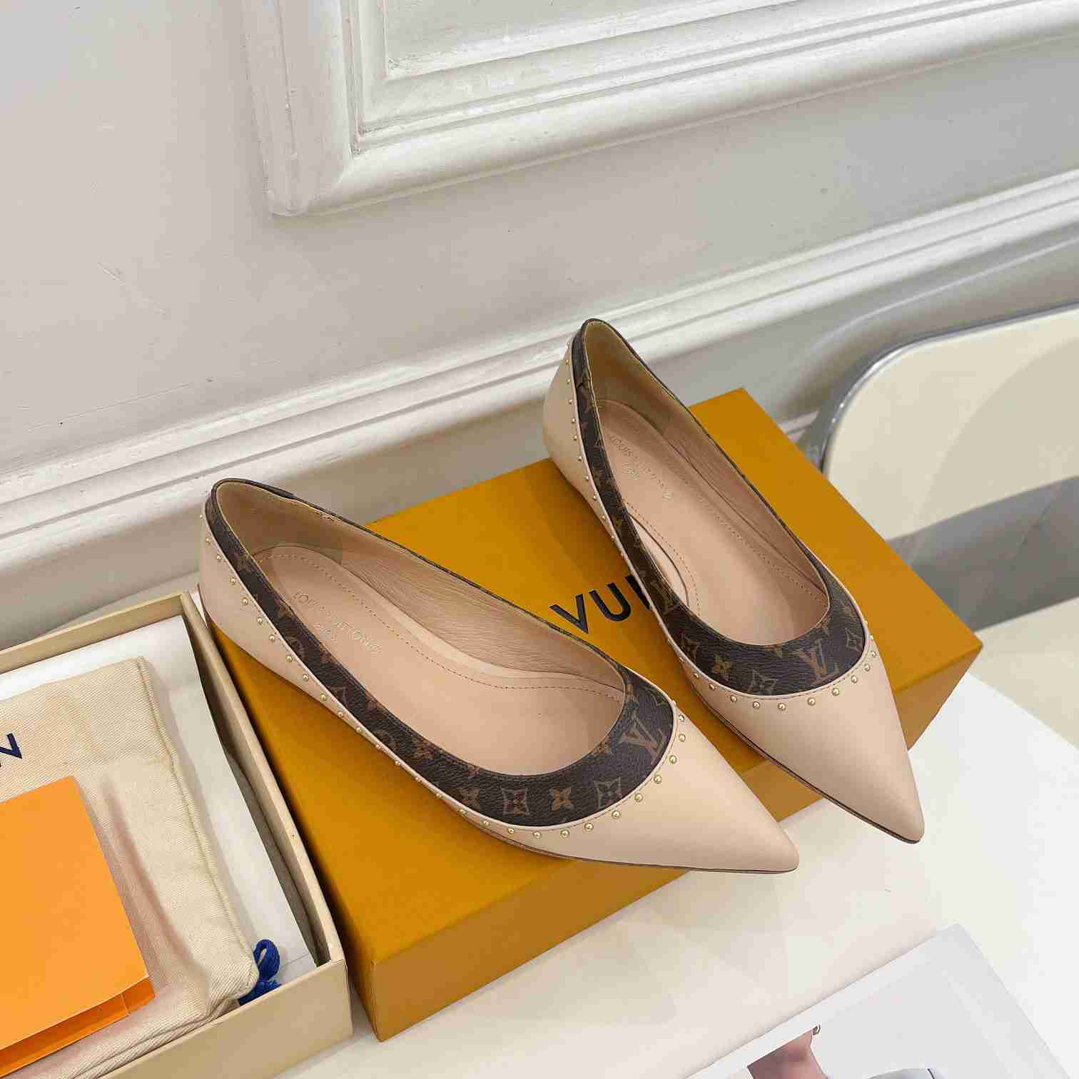 Louis Vuitton Signature Flat Ballerina    - EUR FASHION