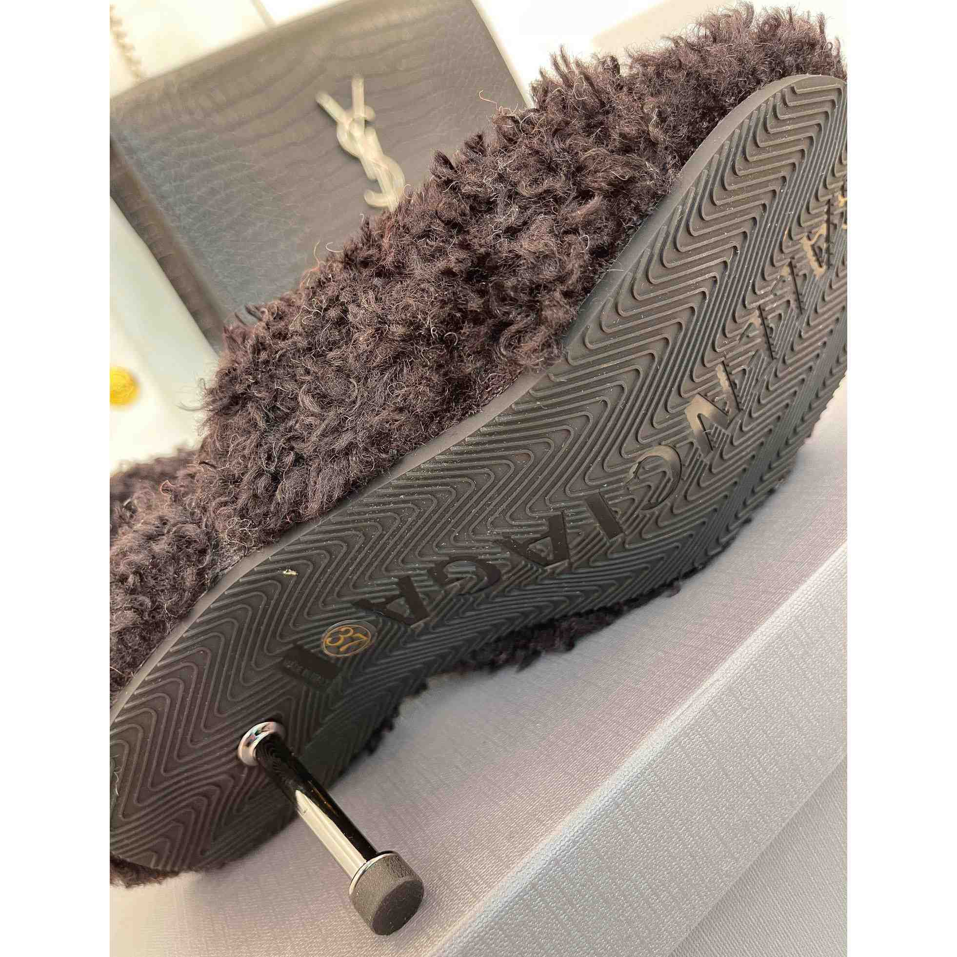 Balenciaga Furry Sandals - EUR FASHION