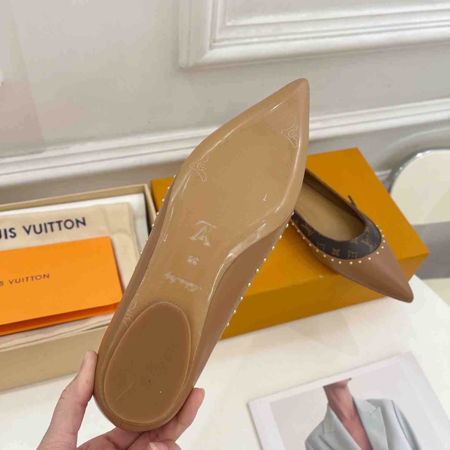 Louis Vuitton Signature Flat Ballerina    - EUR FASHION