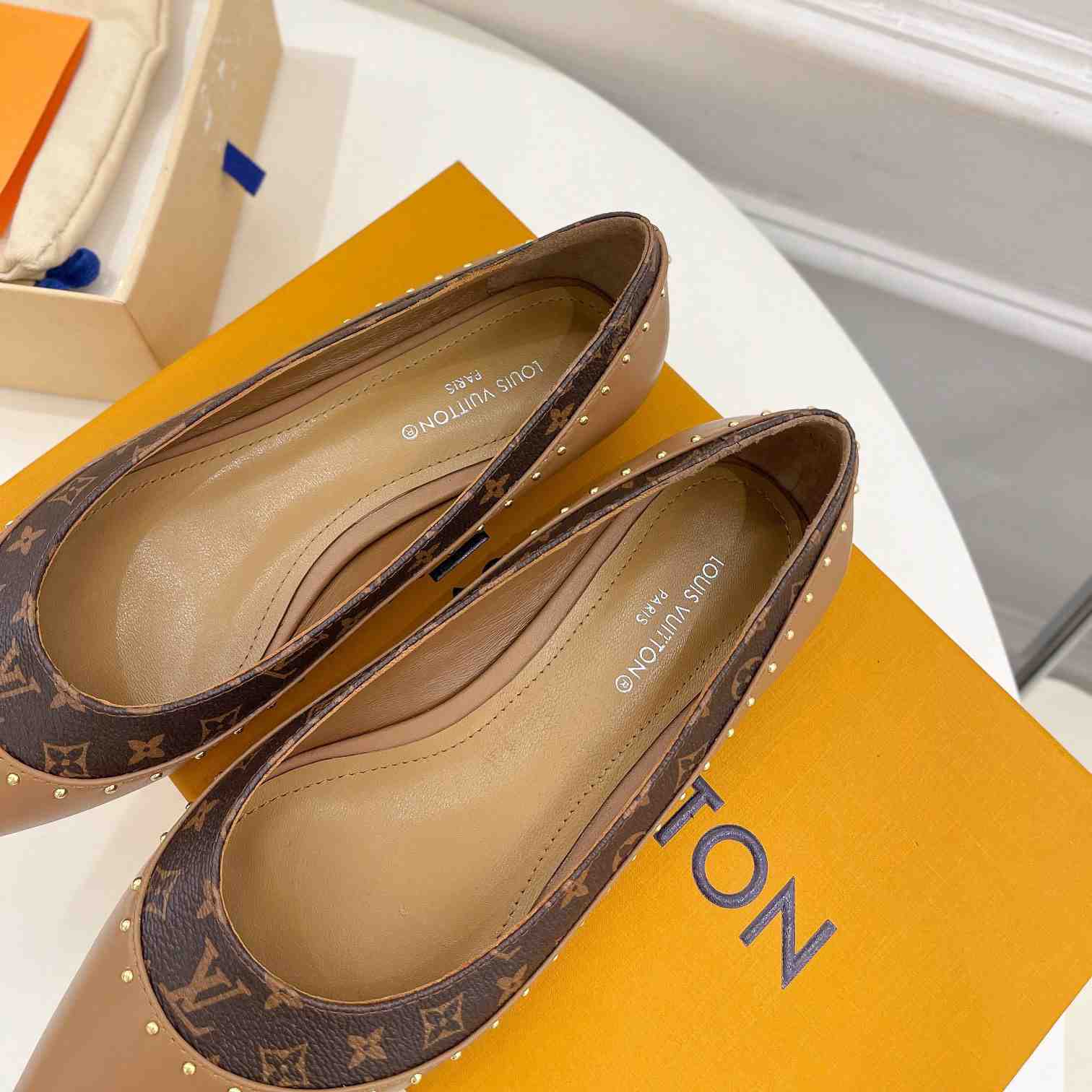 Louis Vuitton Signature Flat Ballerina    - EUR FASHION