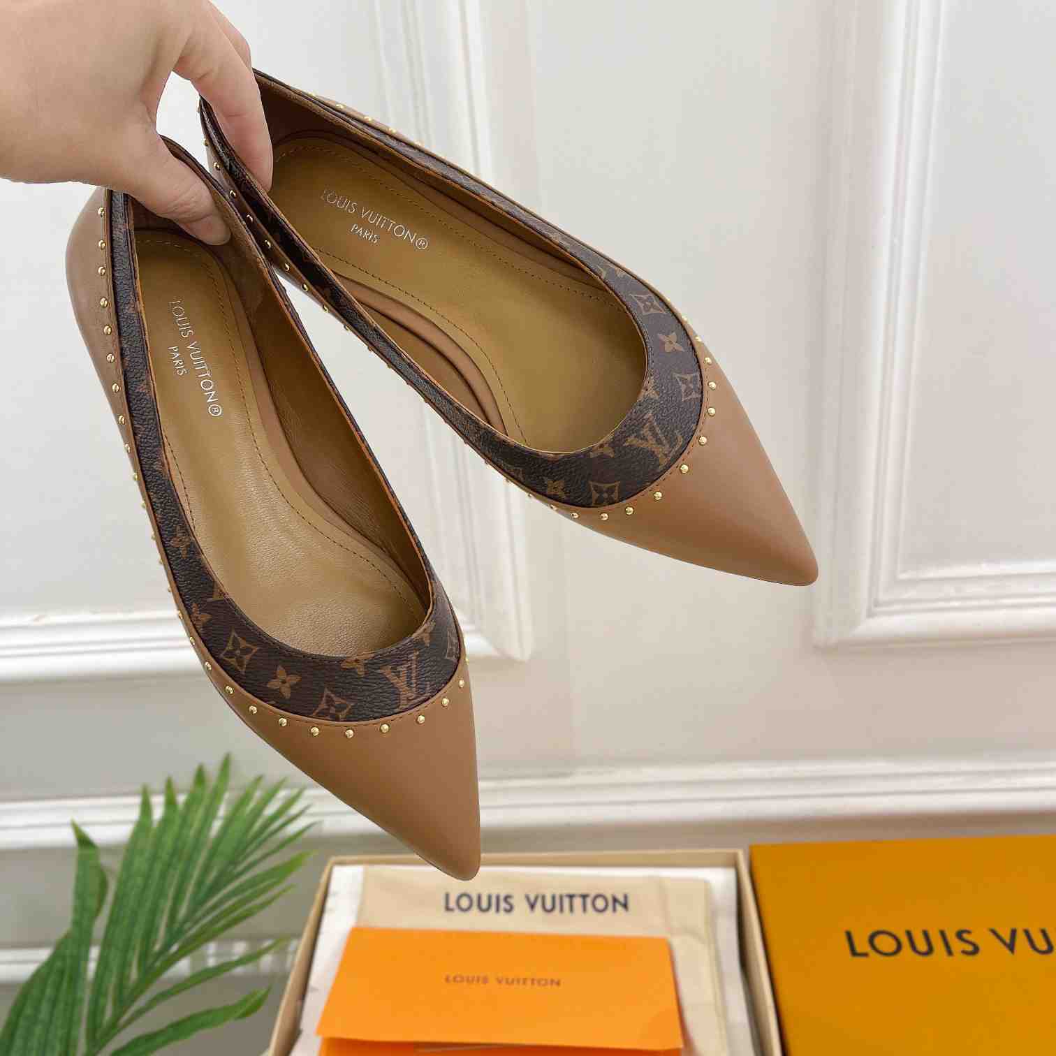 Louis Vuitton Signature Flat Ballerina    - EUR FASHION