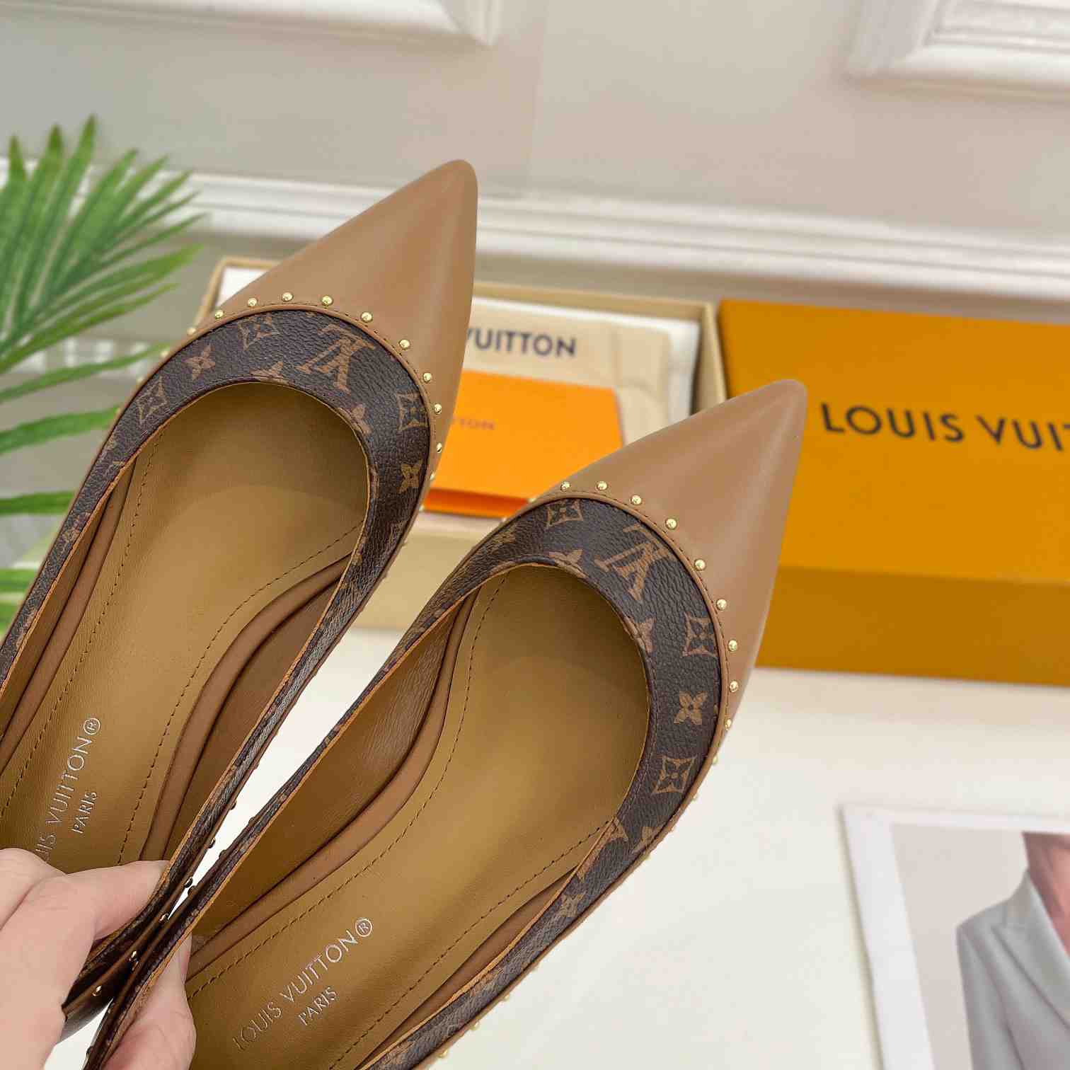 Louis Vuitton Signature Flat Ballerina    - EUR FASHION