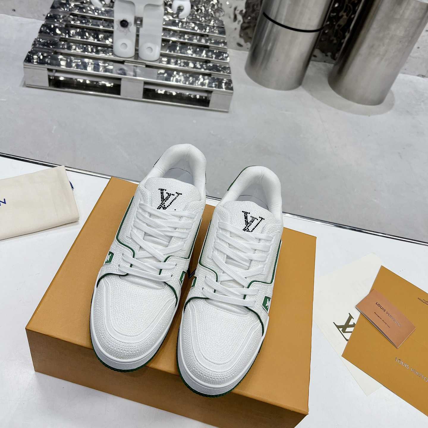 Louis Vuitton LV Trainer Sneaker          1AARLO - EUR FASHION