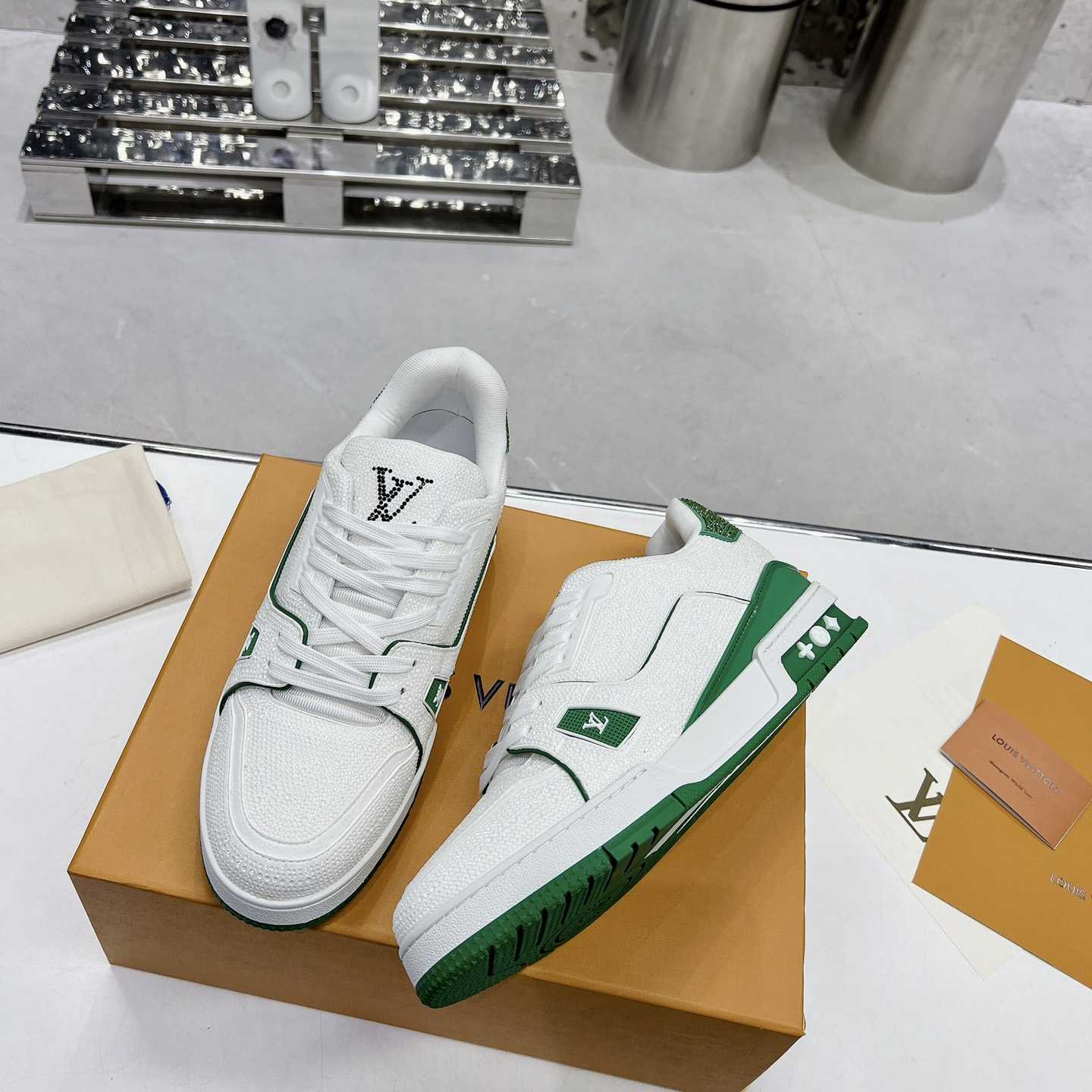 Louis Vuitton LV Trainer Sneaker          1AARLO - EUR FASHION