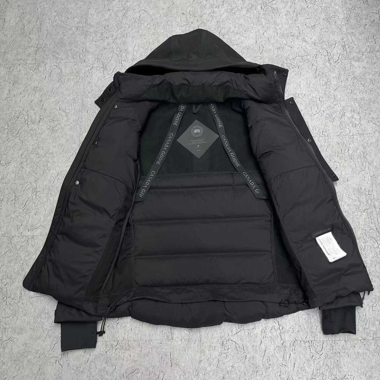 Canada Goose Down Jacket  - EUR FASHION