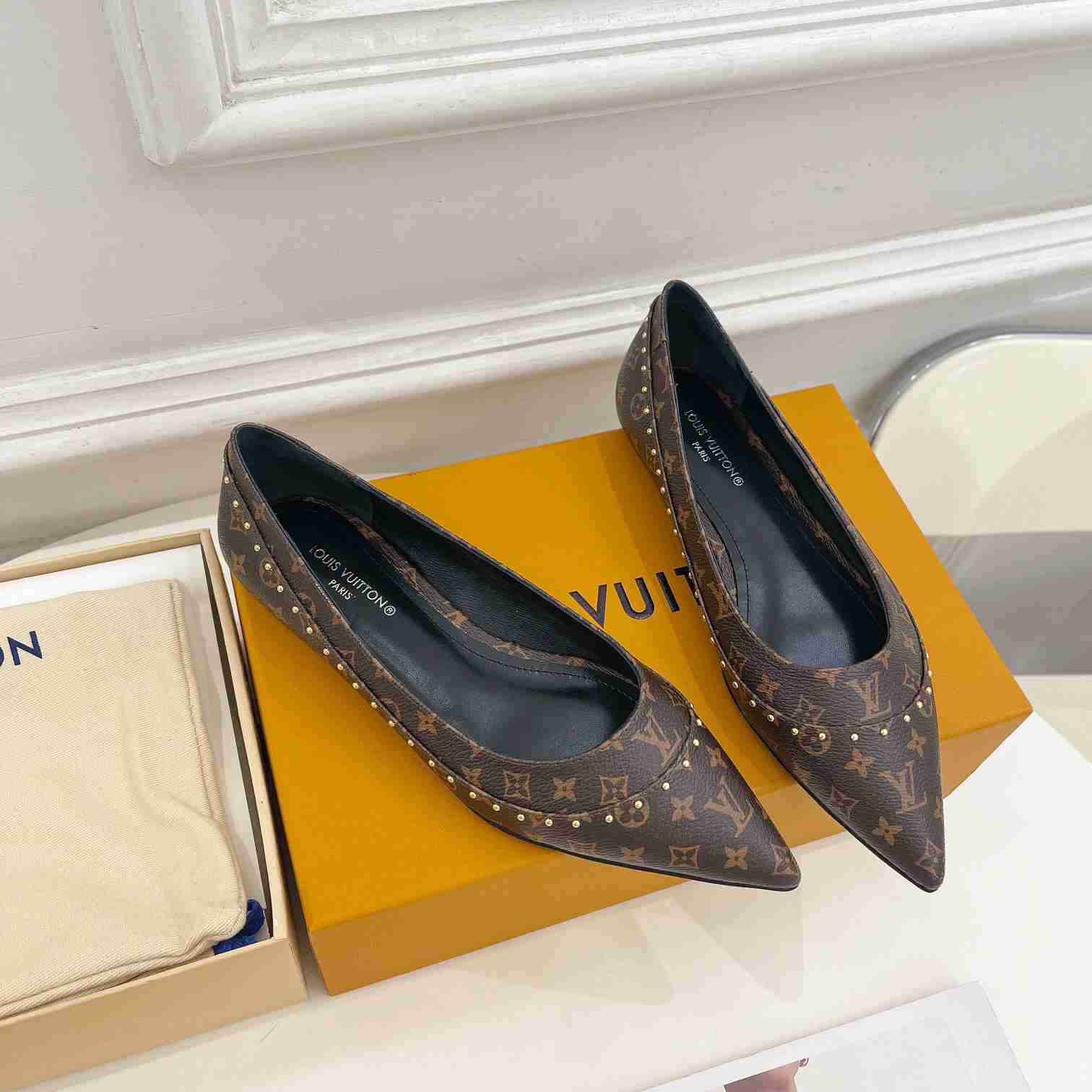 Louis Vuitton Signature Flat Ballerina    - EUR FASHION