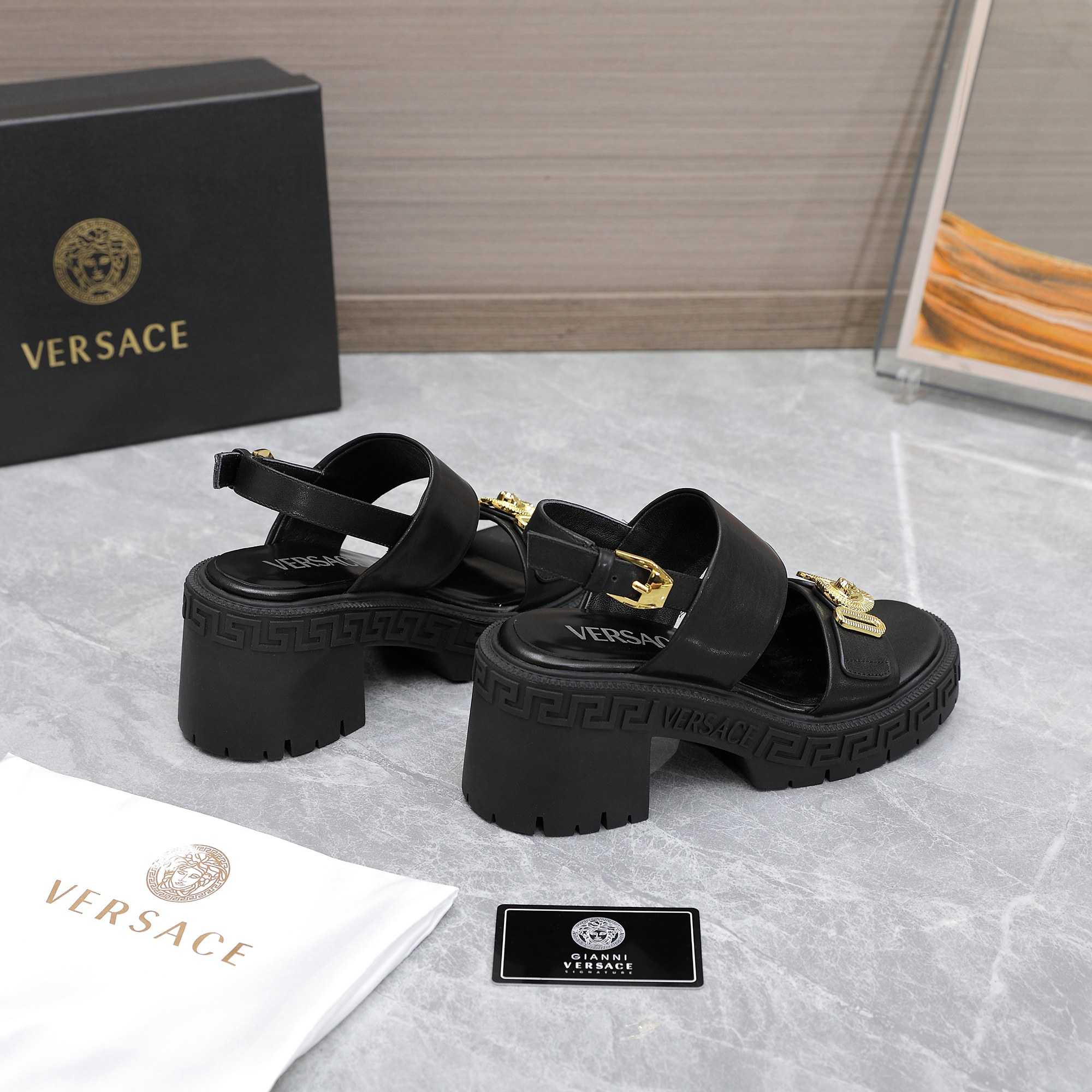 Versace Medusa-Plaque Sandals - EUR FASHION