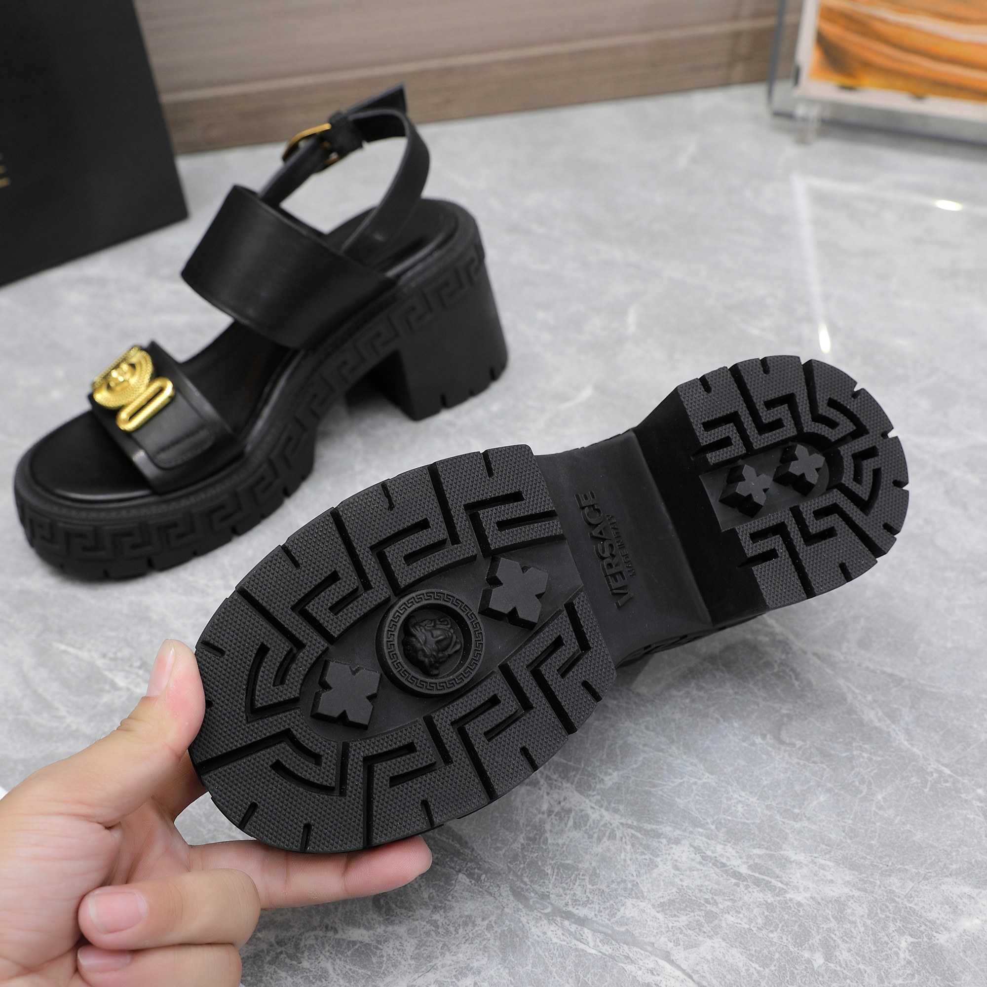 Versace Medusa-Plaque Sandals - EUR FASHION