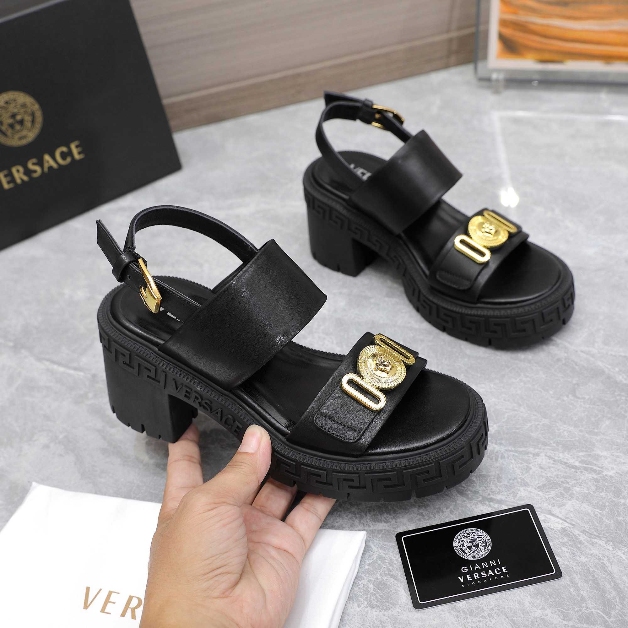 Versace Medusa-Plaque Sandals - EUR FASHION