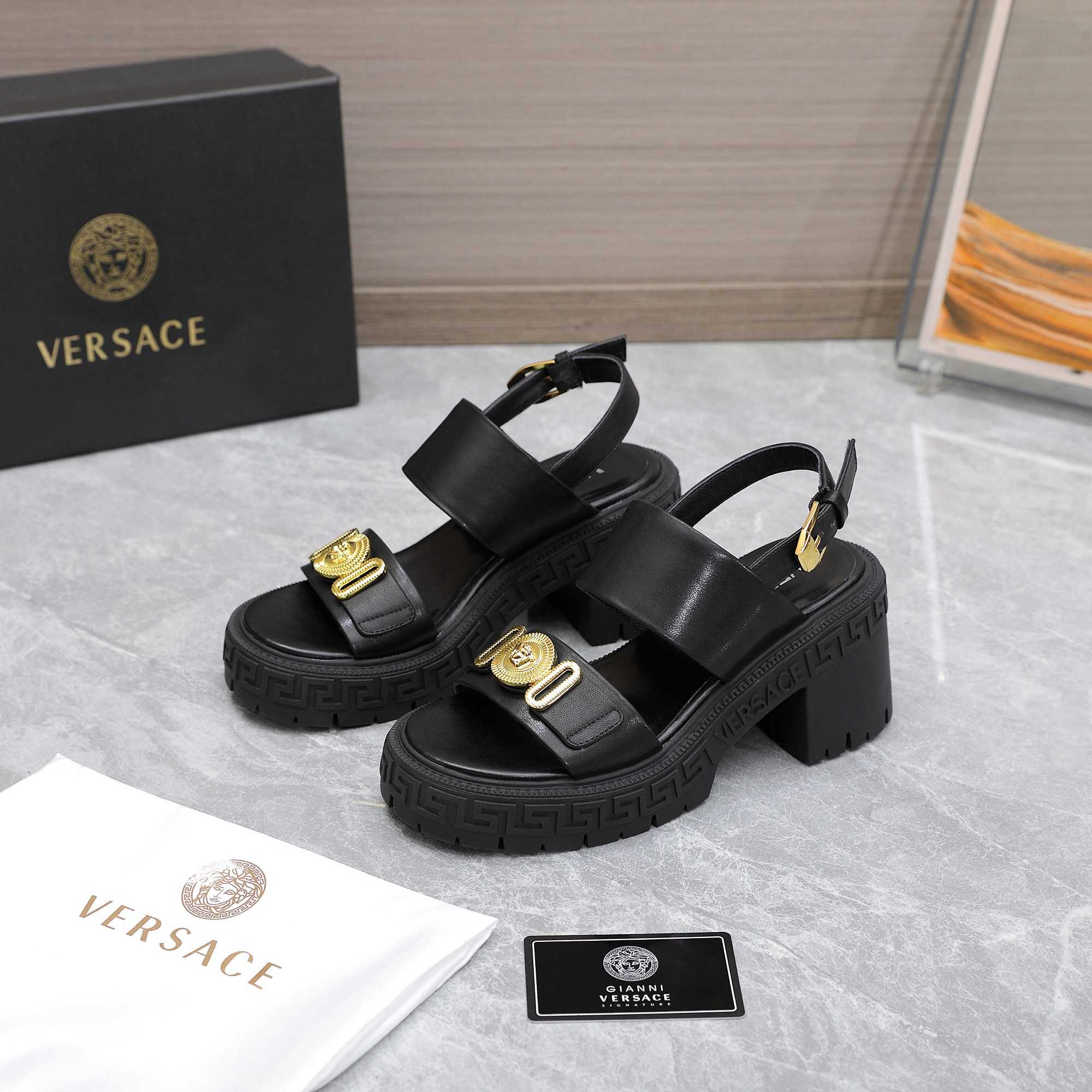 Versace Medusa-Plaque Sandals - EUR FASHION