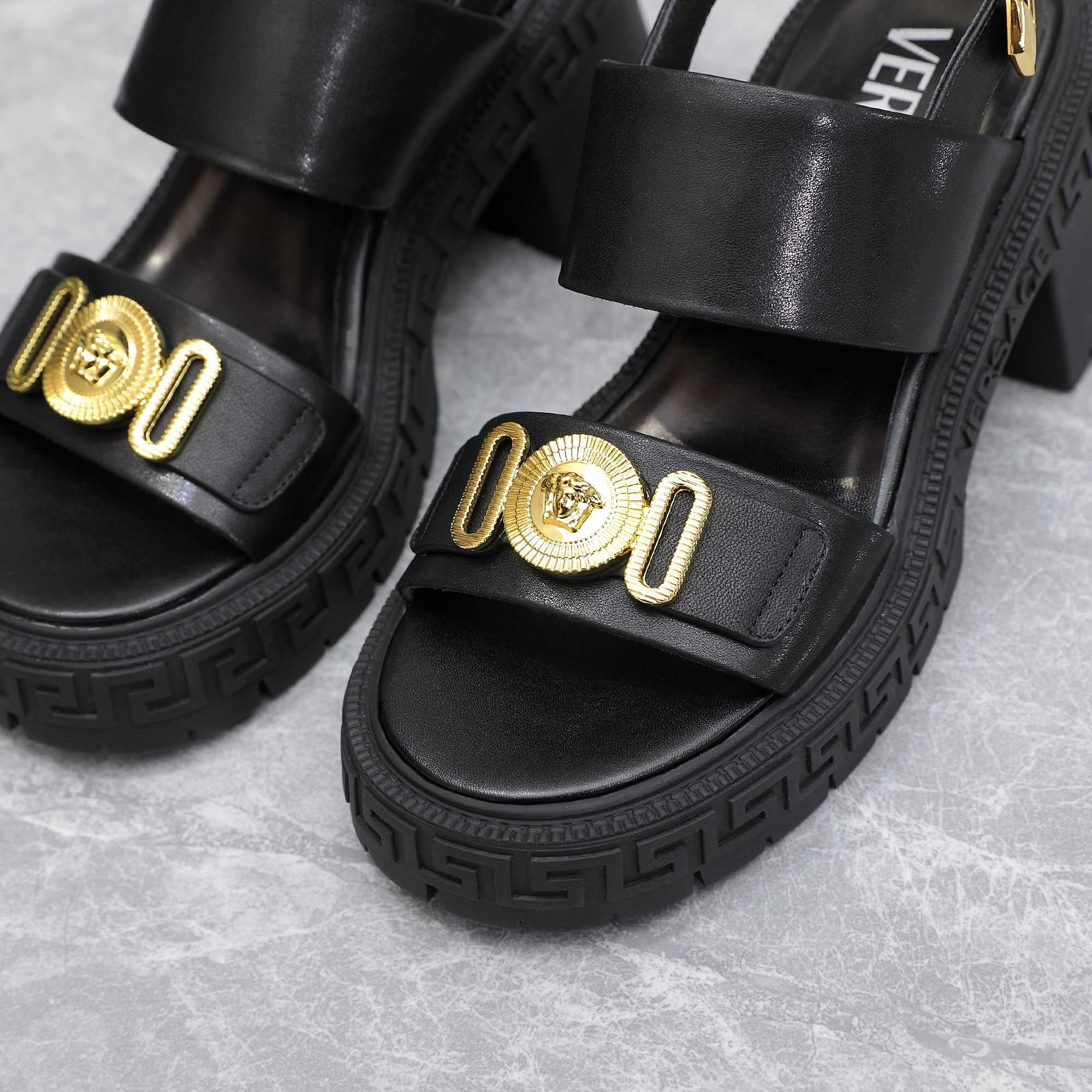 Versace Medusa-Plaque Sandals - EUR FASHION