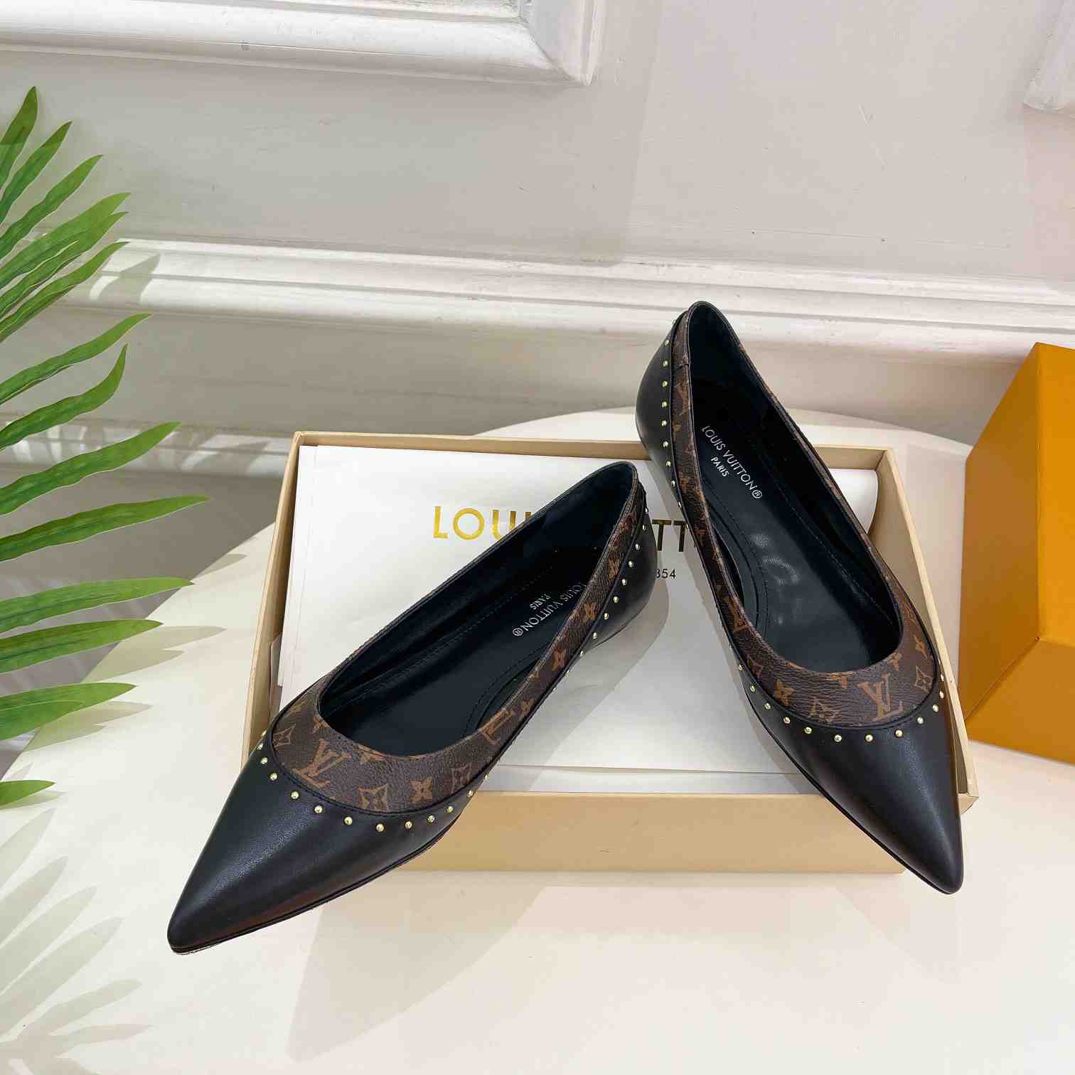 Louis Vuitton Signature Flat Ballerina   1AACKB - EUR FASHION