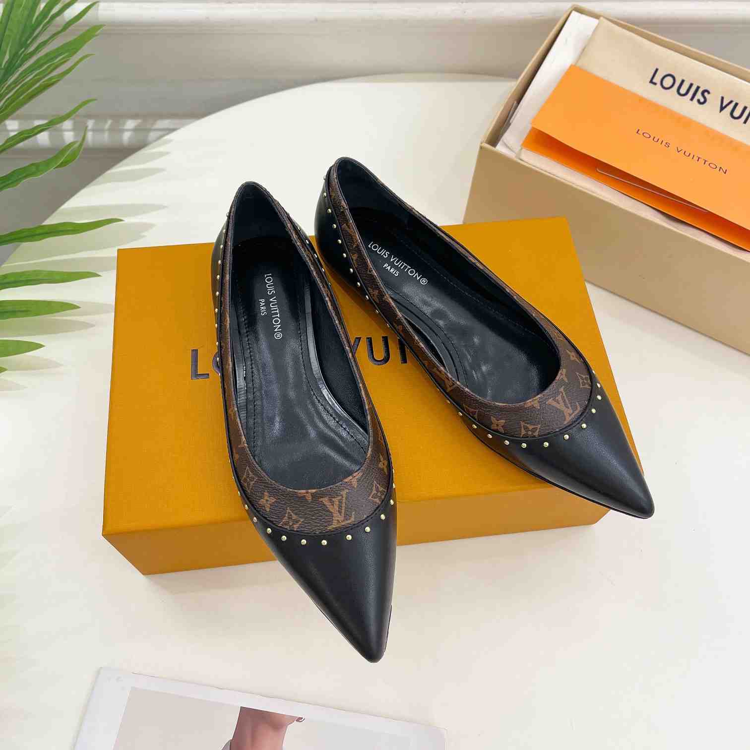 Louis Vuitton Signature Flat Ballerina   1AACKB - EUR FASHION