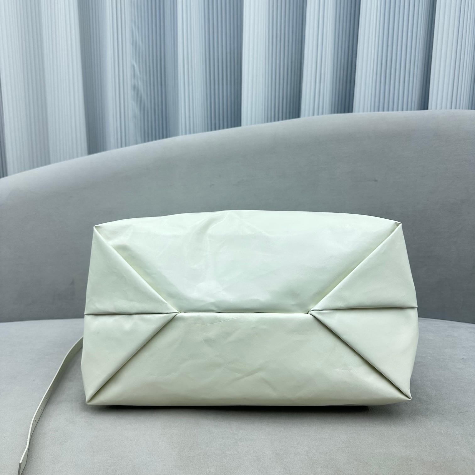 Balenciaga Trash Bag Large Pouch In White(37-40-52cm) - EUR FASHION