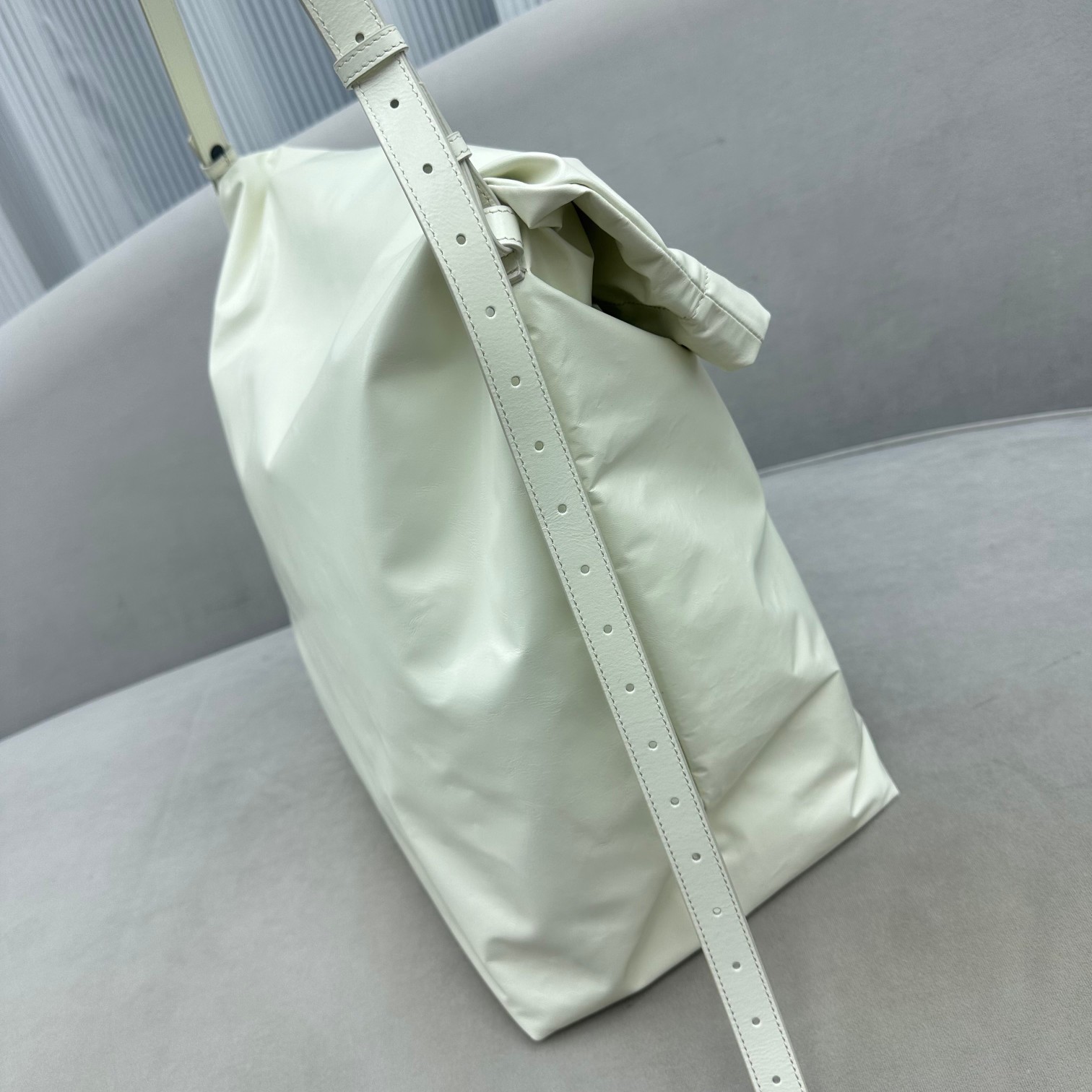 Balenciaga Trash Bag Large Pouch In White(37-40-52cm) - EUR FASHION