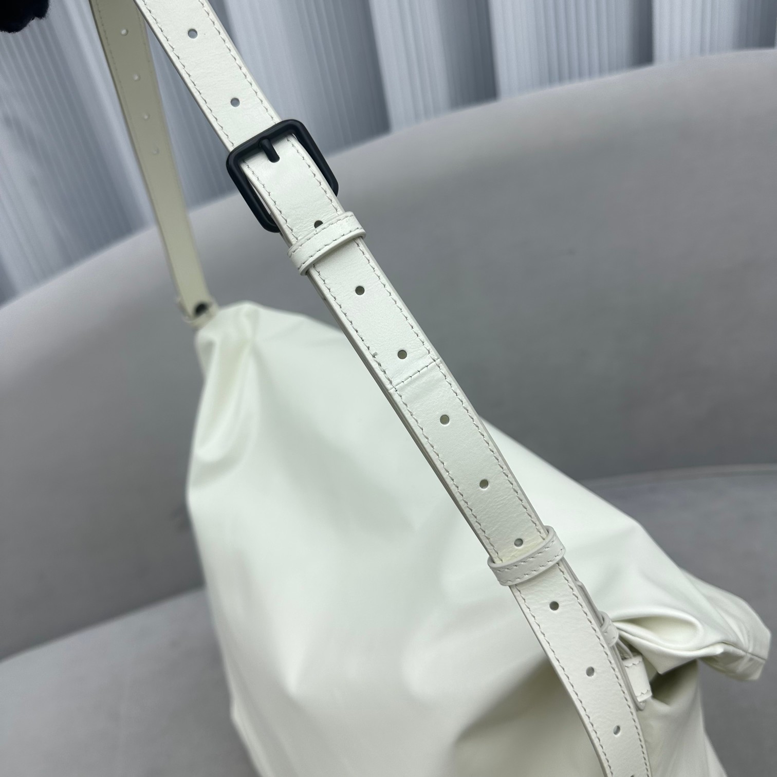 Balenciaga Trash Bag Large Pouch In White(37-40-52cm) - EUR FASHION