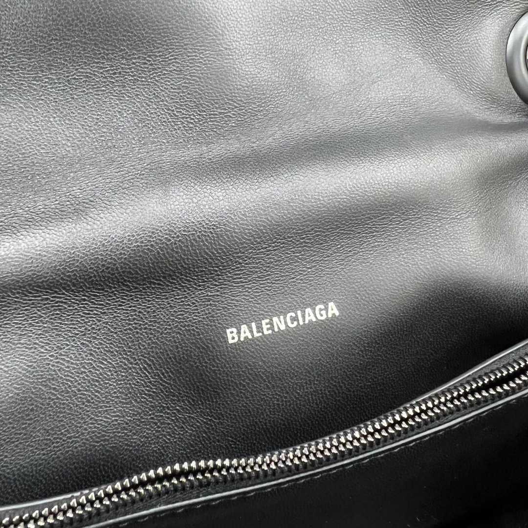 Balenciaga Women's Crush Medium Chain Bag Quilted In Black(31-20-12cm) - EUR FASHION