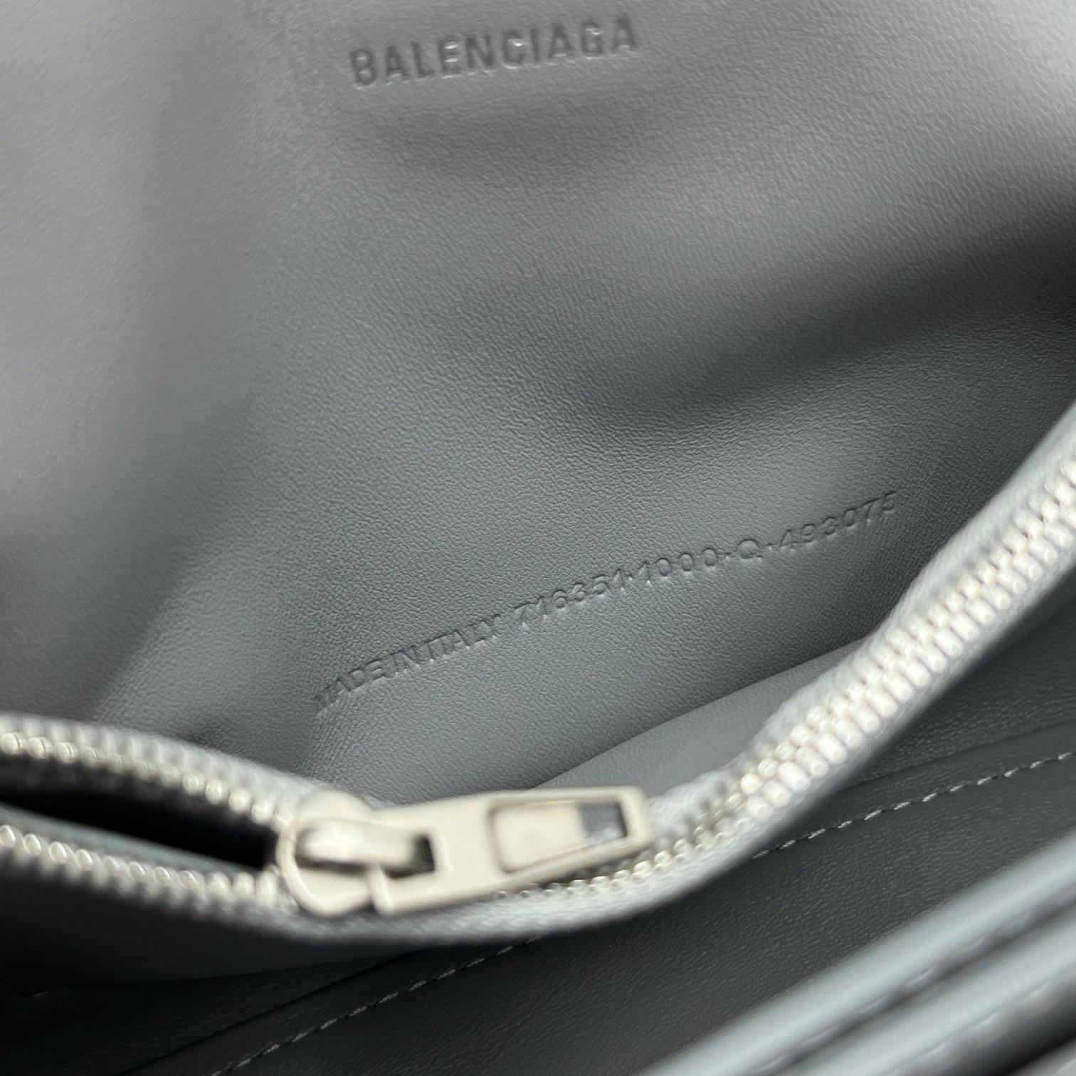 Balenciaga Women's Crush Small Chain Bag Metallized Quilted In Silver (25-15-9.5cm) - EUR FASHION