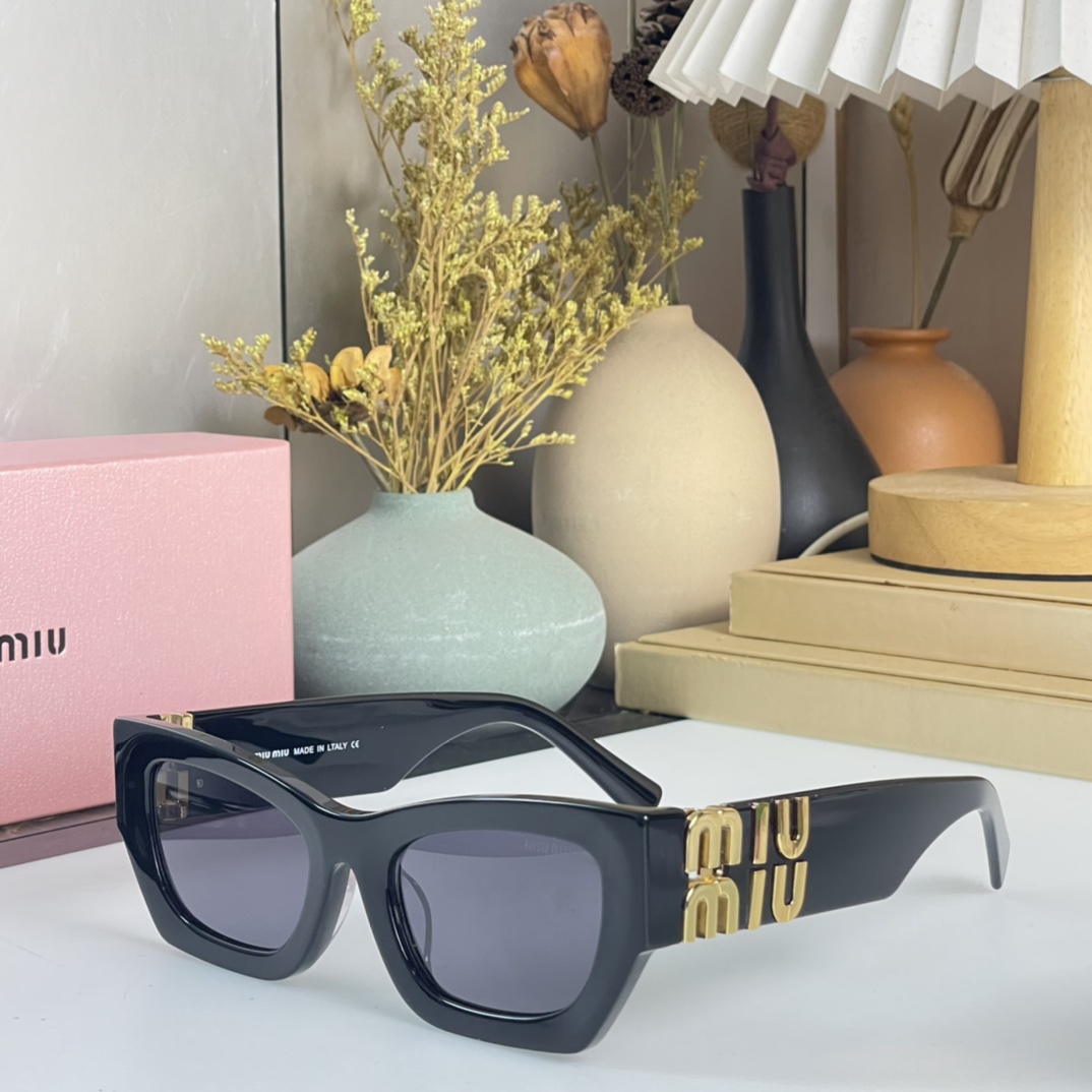 Miu Miu Glimpse Sunglasses - EUR FASHION