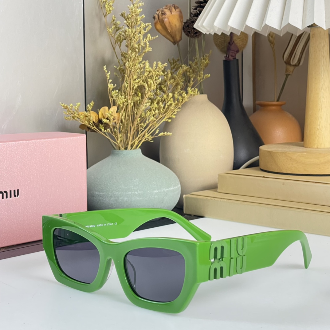 Miu Miu Glimpse Sunglasses - EUR FASHION