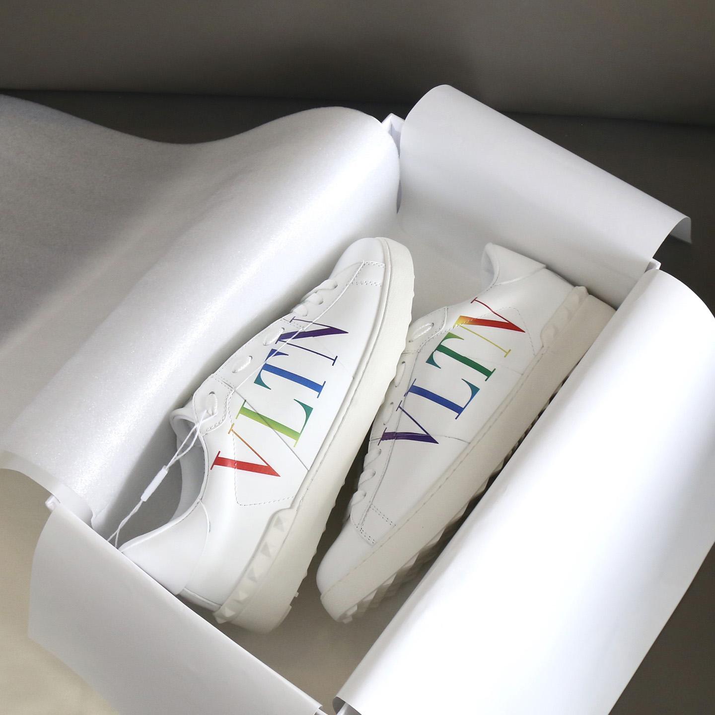 Valenti Garavani Logo Print Sneakers - EUR FASHION