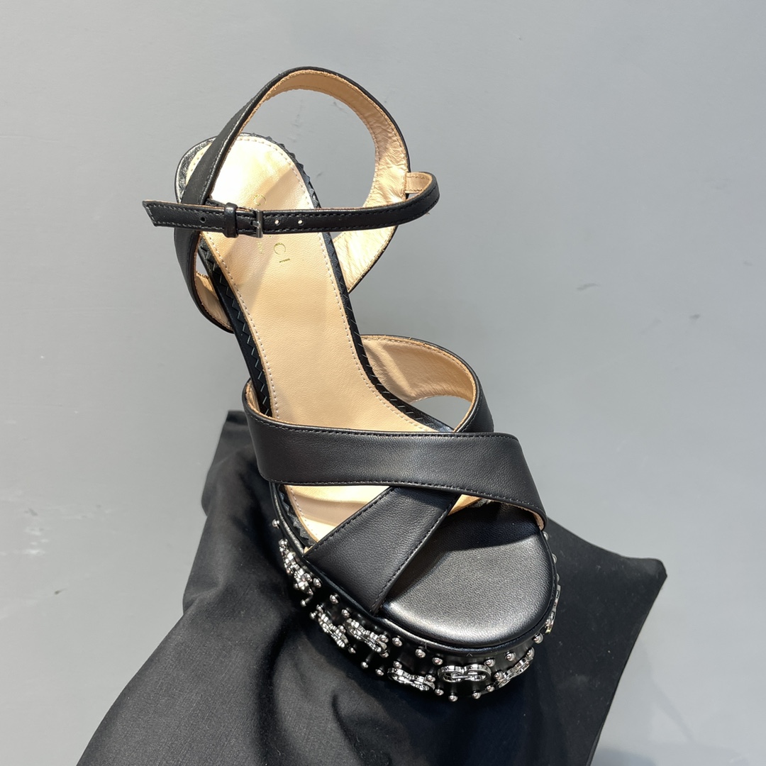 Gucci Women's Interlocking G Studs Sandal - EUR FASHION