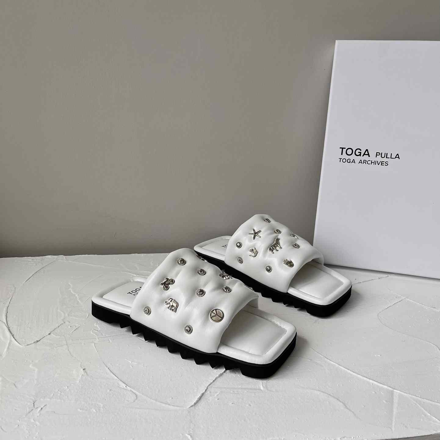 Toga Virilis Leather Slides - EUR FASHION