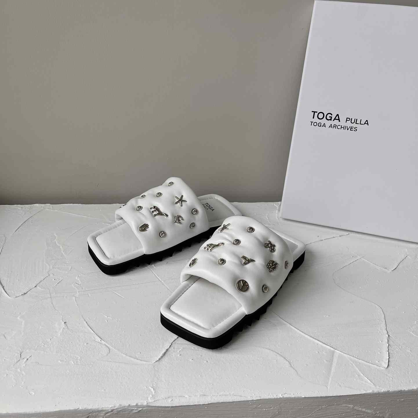 Toga Virilis Leather Slides - EUR FASHION