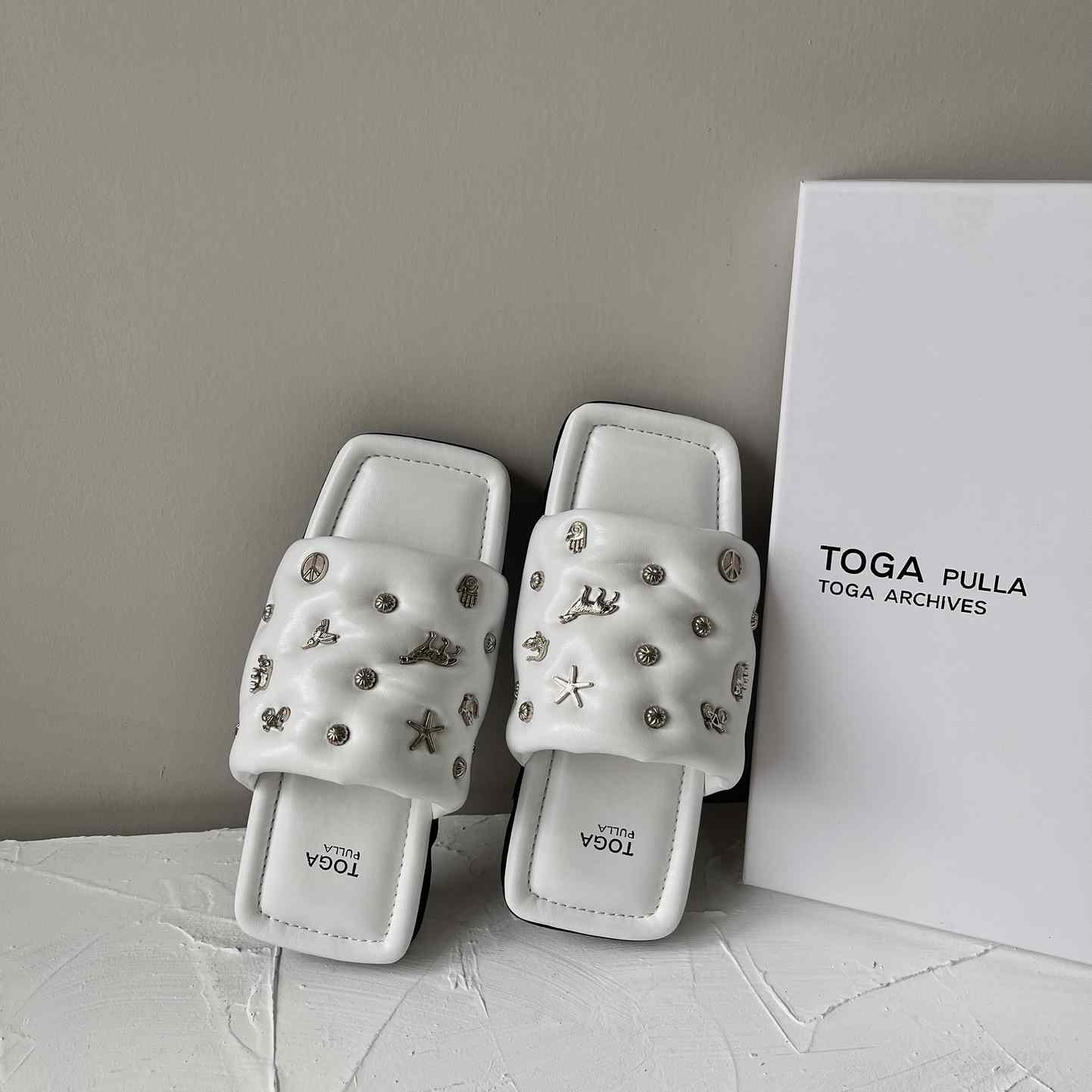 Toga Virilis Leather Slides - EUR FASHION