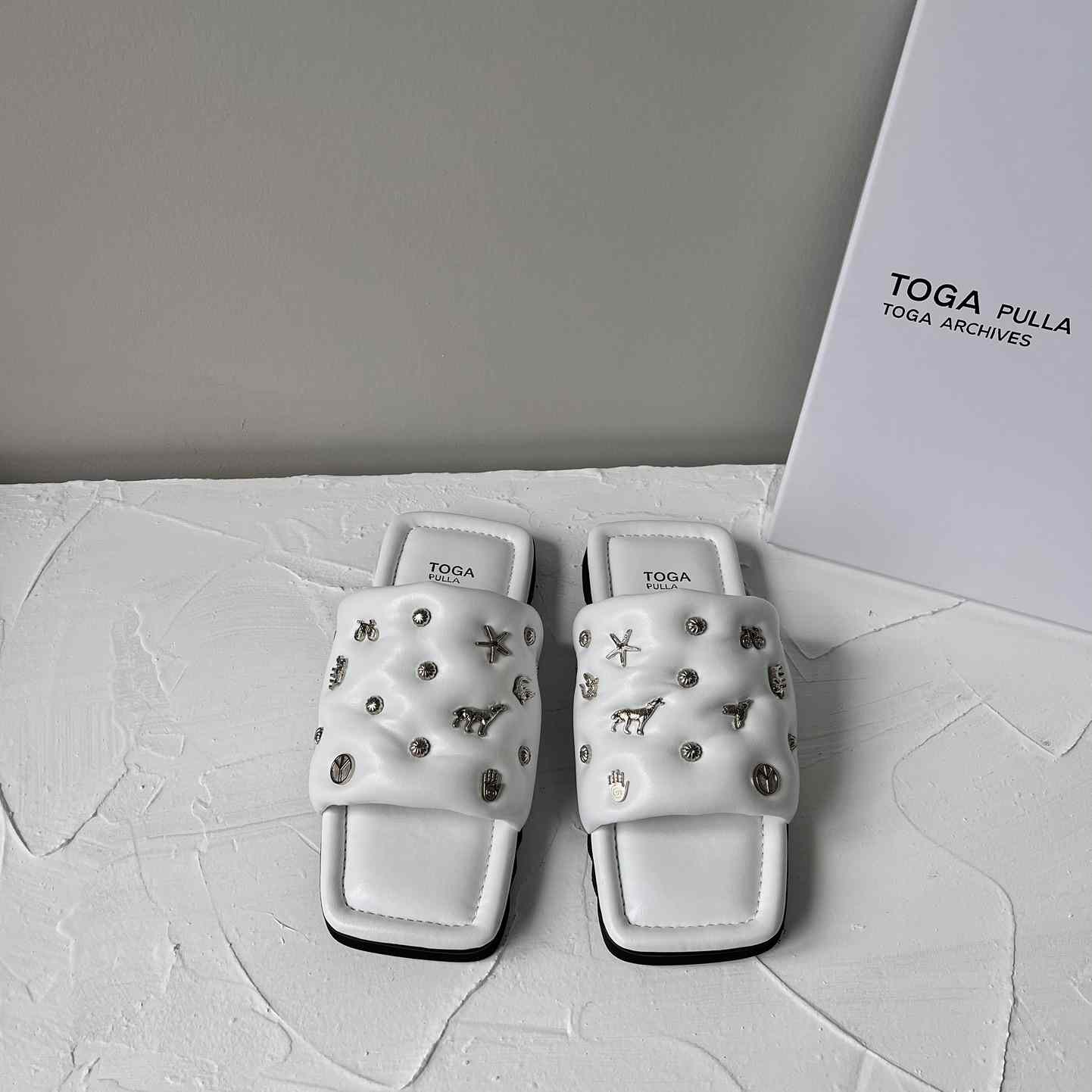 Toga Virilis Leather Slides - EUR FASHION