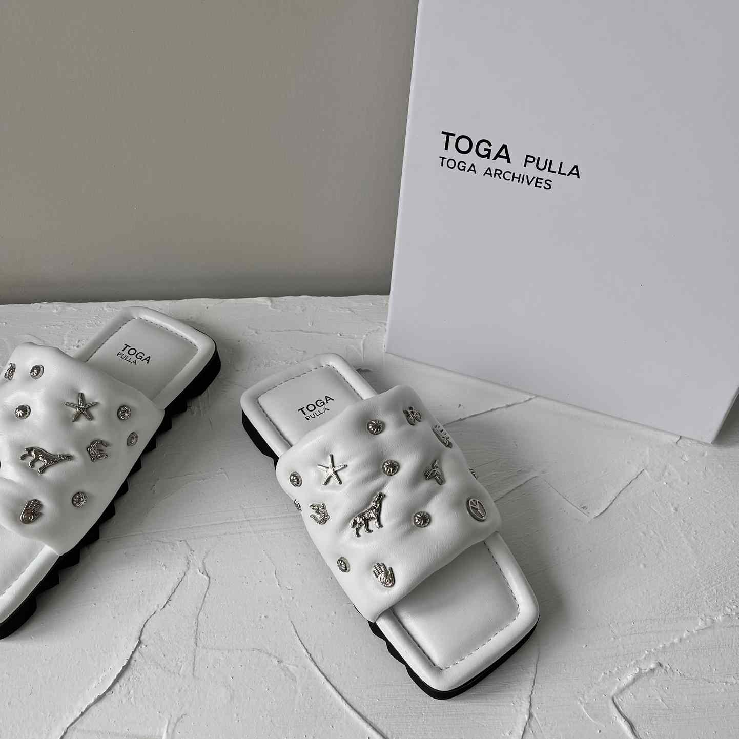 Toga Virilis Leather Slides - EUR FASHION