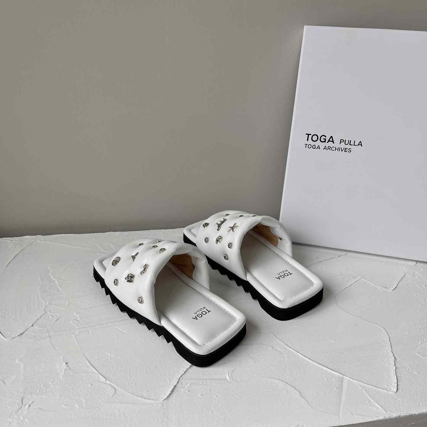 Toga Virilis Leather Slides - EUR FASHION