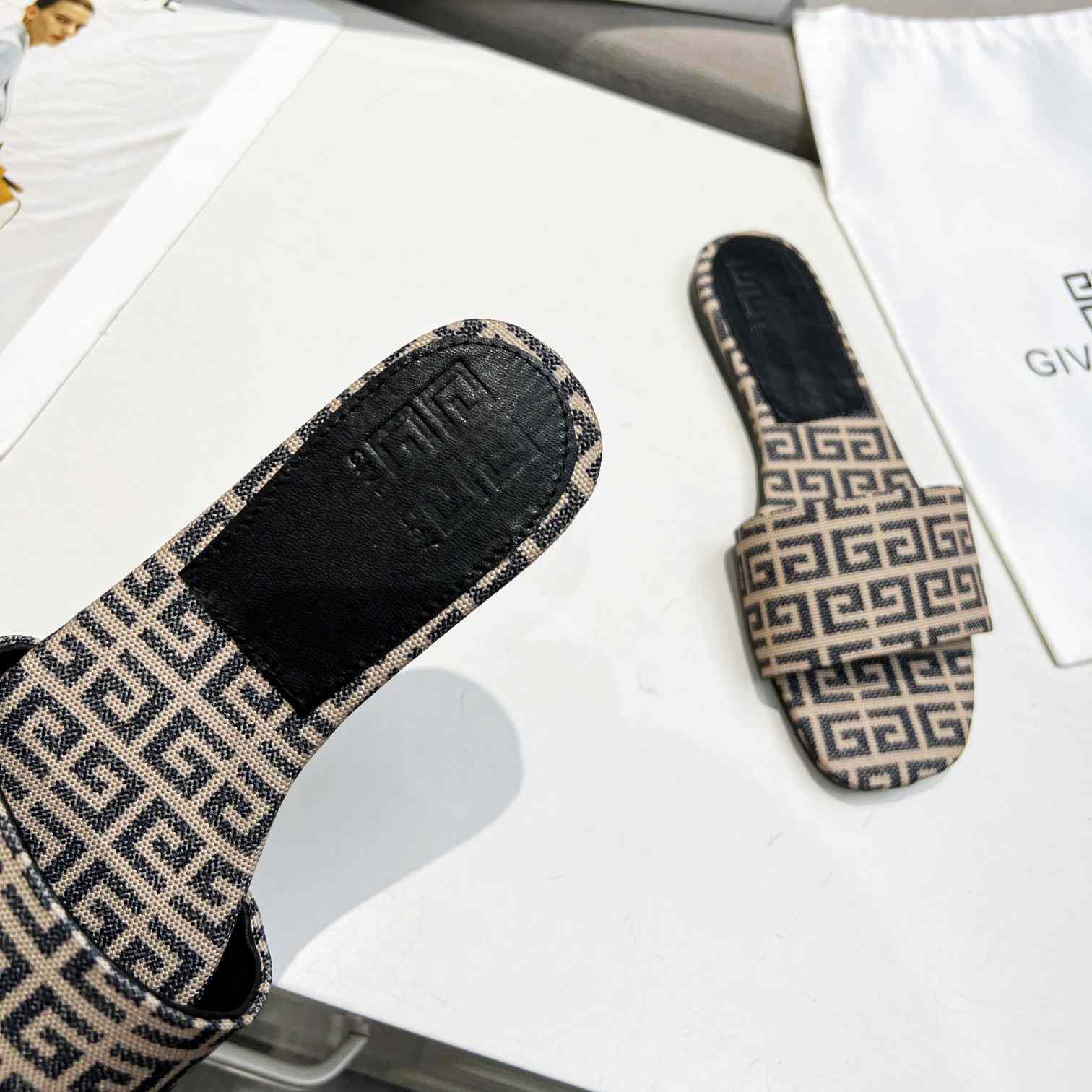 Givenchy 4G Flat Mule Sandals - EUR FASHION