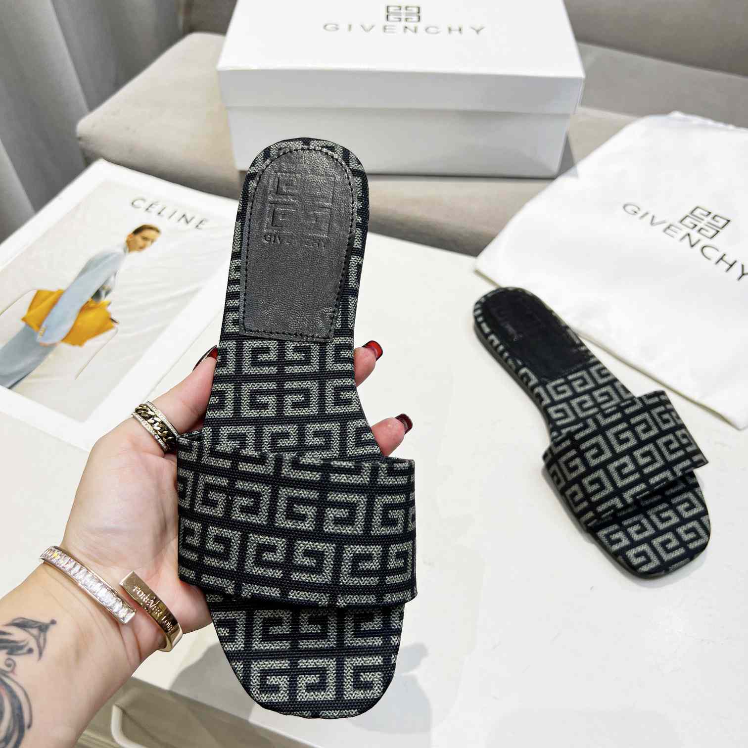 Givenchy 4G Flat Mule Sandals - EUR FASHION