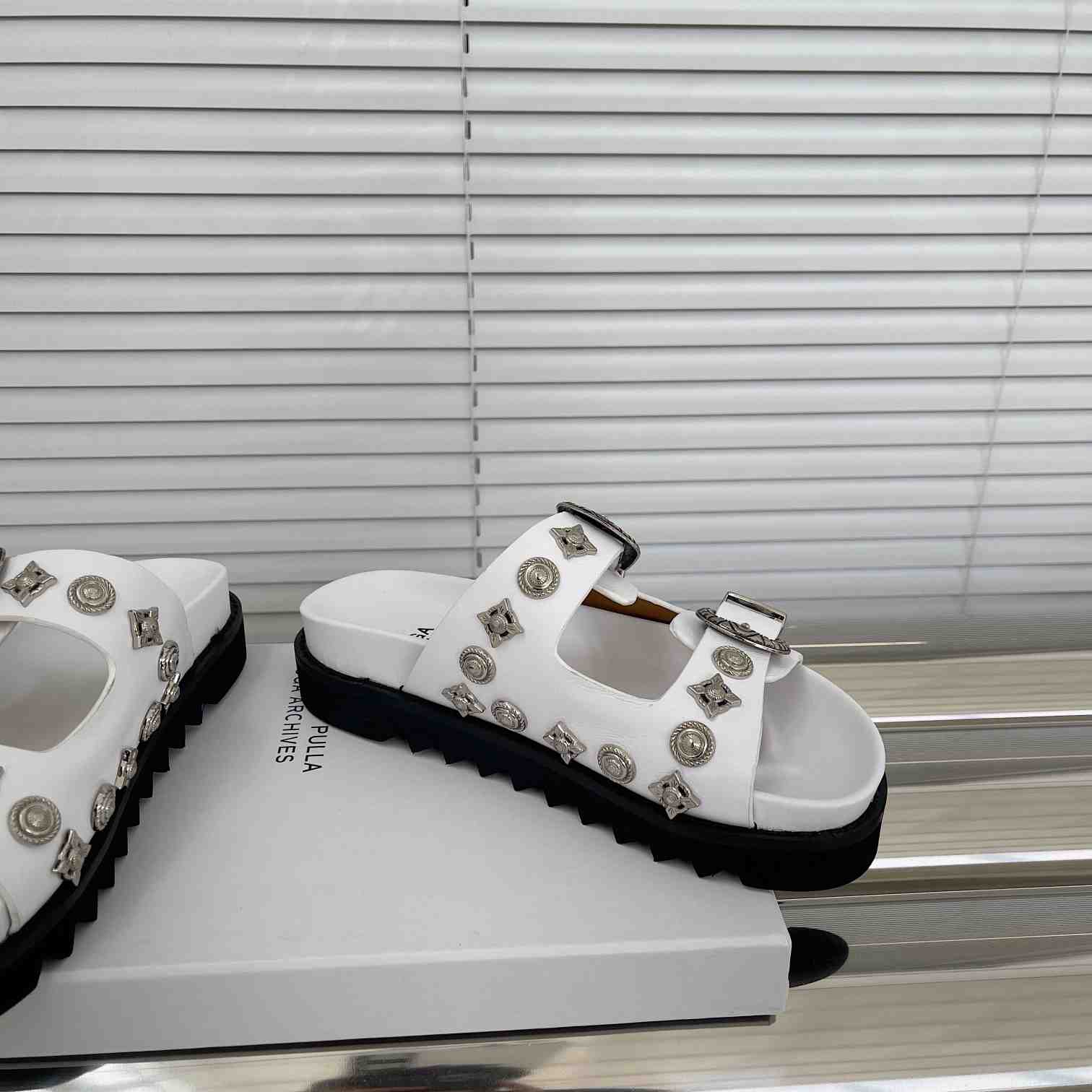 Toga Virilis Studded Leather Slides - EUR FASHION