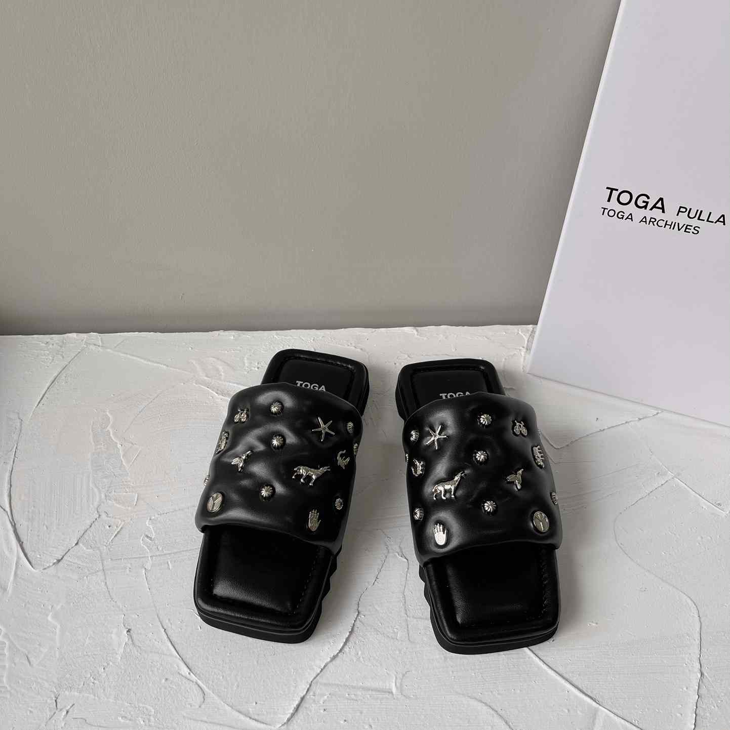 Toga Virilis Leather Slides - EUR FASHION