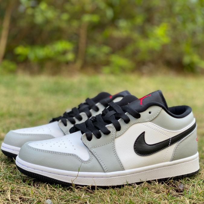 Air Jordan 1 Low “Light Smoke Grey” Sneaker   553558-030 - EUR FASHION