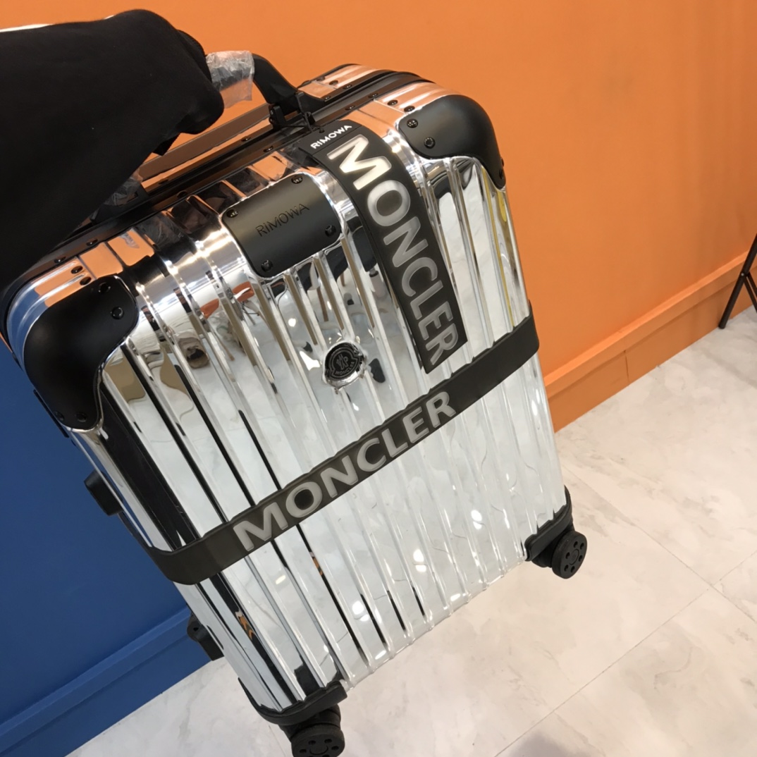 Moncler Genius Moncler Rimowa 'Reflection' Silver Suitcase - EUR FASHION