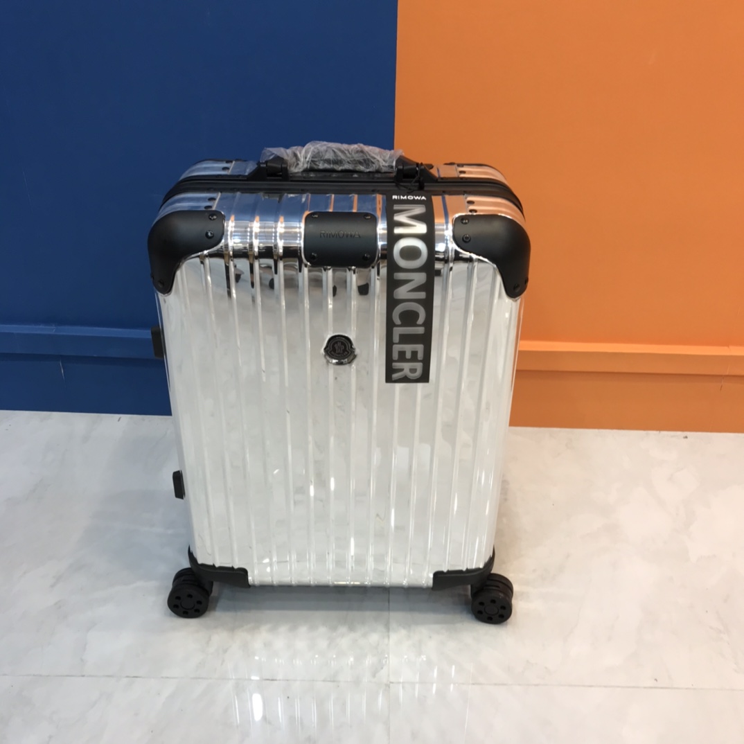 Moncler Genius Moncler Rimowa 'Reflection' Silver Suitcase - EUR FASHION