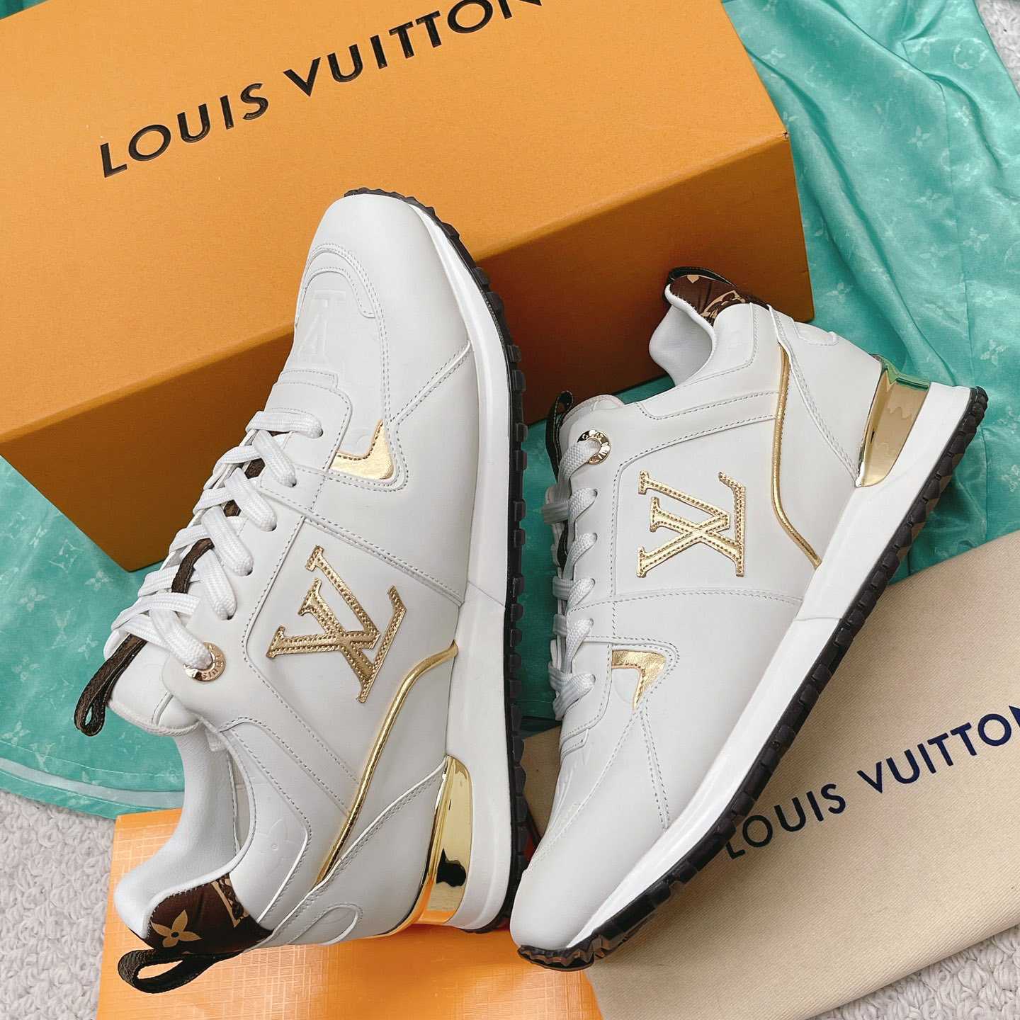 Louis Vuitton Run Away Sneaker      1AAP3T - EUR FASHION