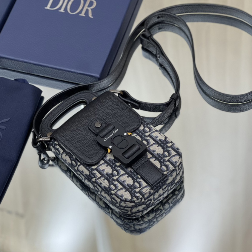 Dior Saddle Vertical Pouch With Strap  - EUR FASHION