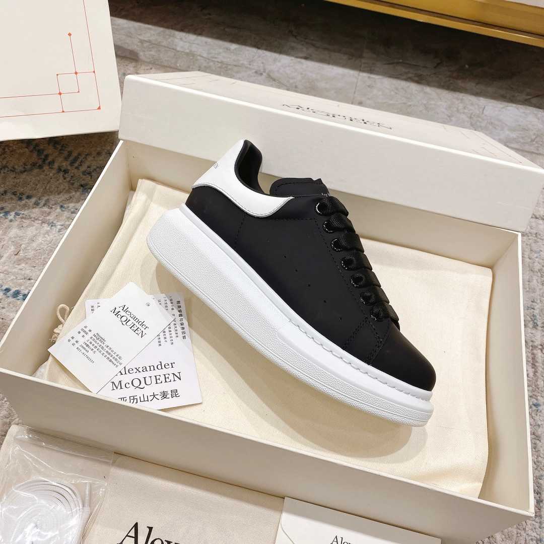 Alexander Mqueen Oversized Sneaker in Black - EUR FASHION