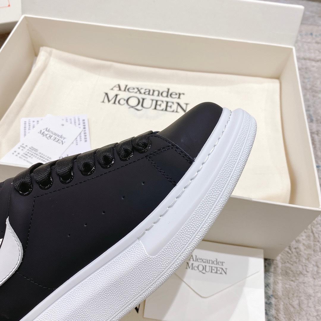 Alexander Mqueen Oversized Sneaker in Black - EUR FASHION