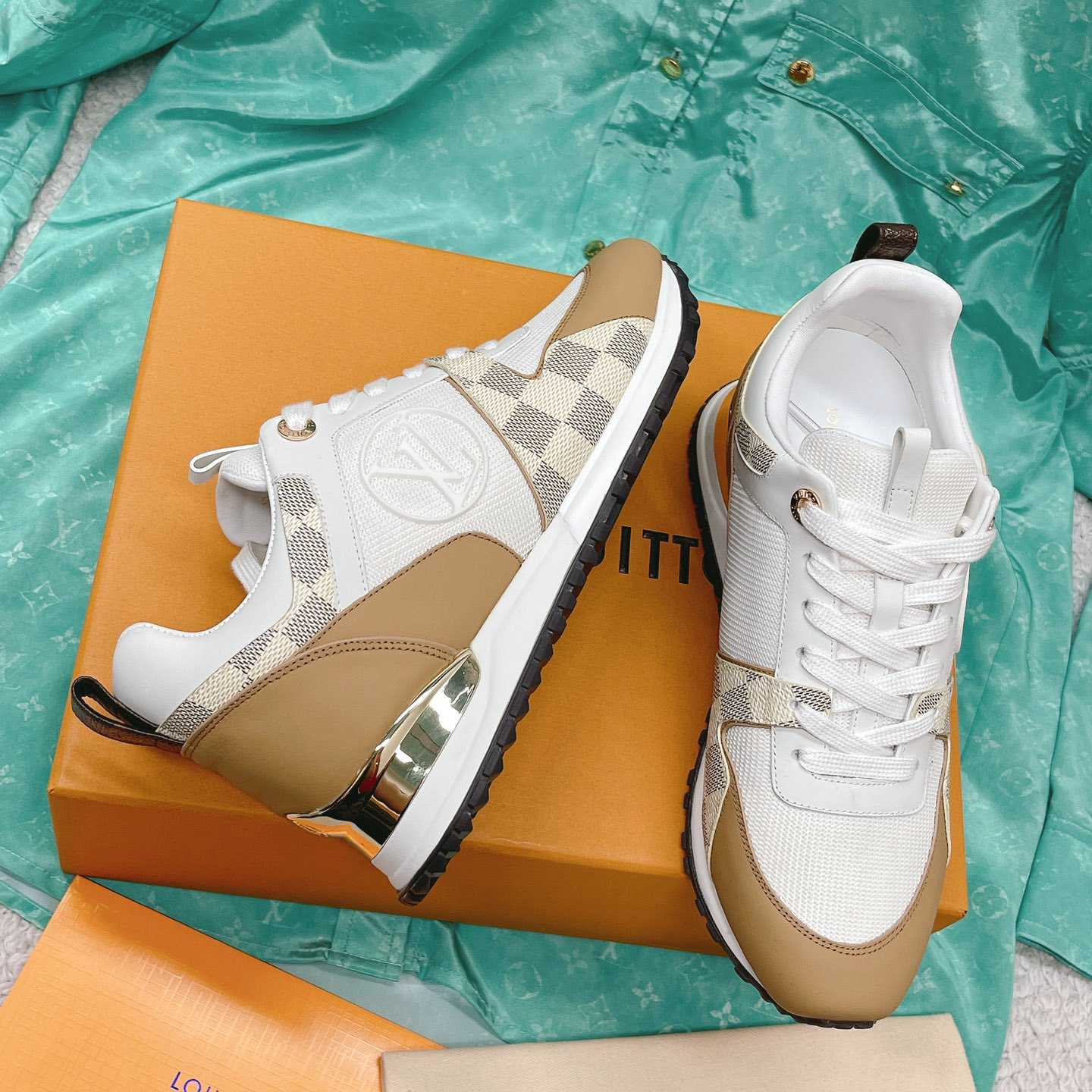 Louis Vuitton Run Away Sneaker      1AAWFD - EUR FASHION