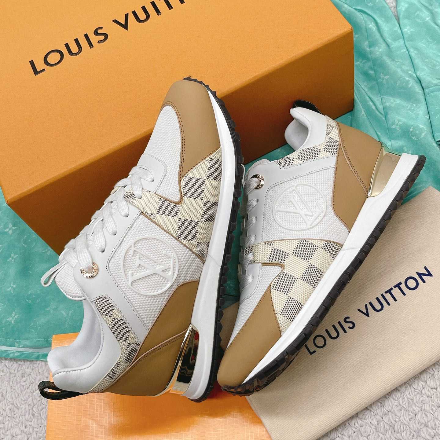 Louis Vuitton Run Away Sneaker      1AAWFD - EUR FASHION