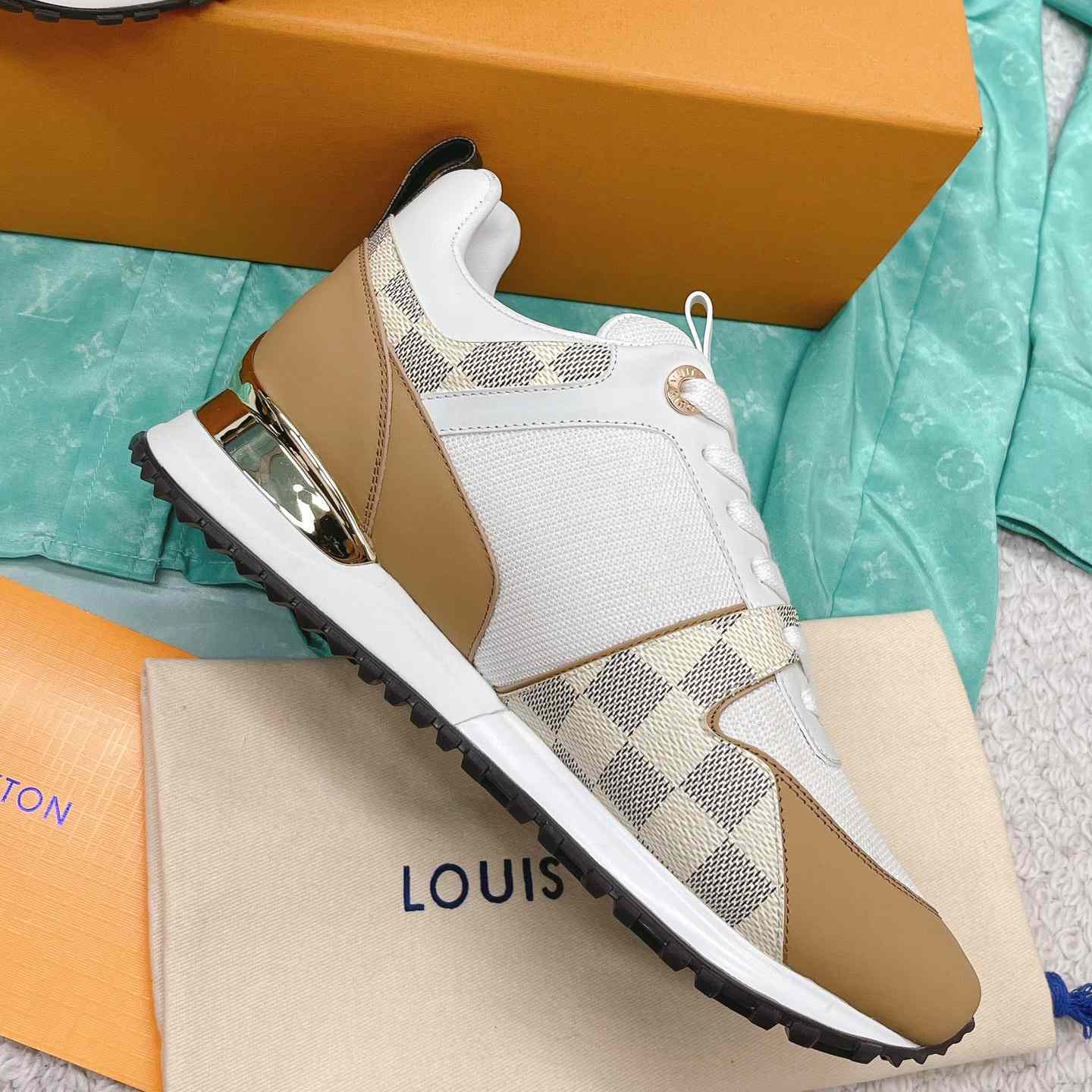 Louis Vuitton Run Away Sneaker      1AAWFD - EUR FASHION