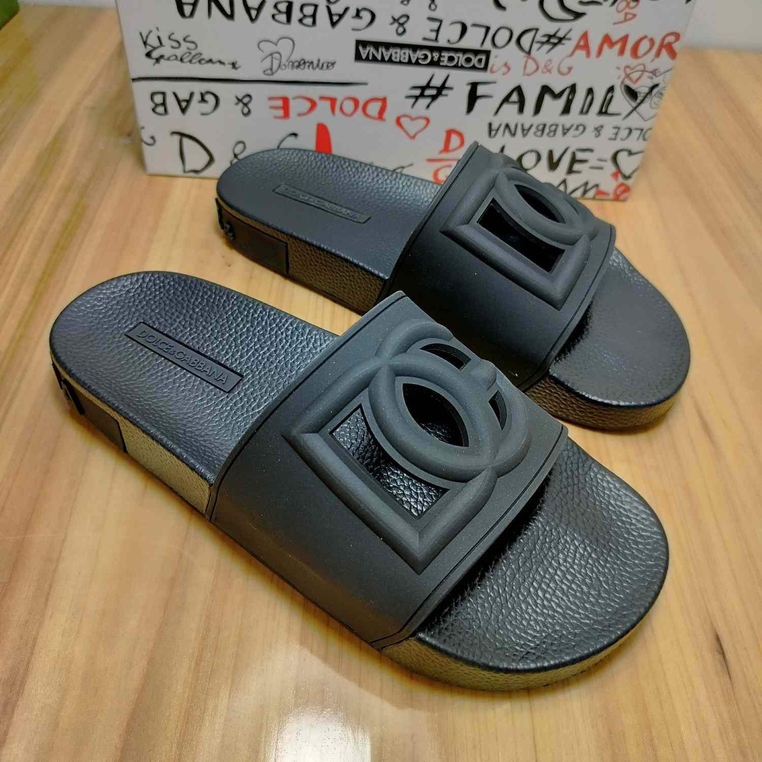 Dolce & Gabbana Rubber Beachwear Slides With DG Millennials Logo - EUR FASHION