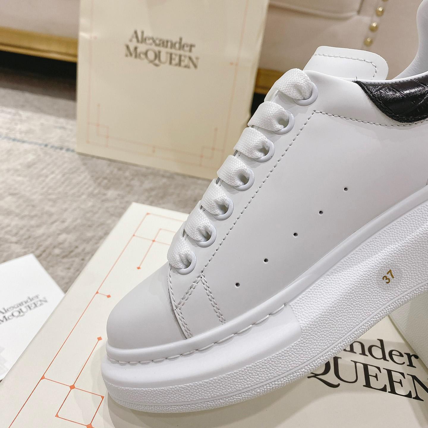 Alexander Mqueen Oversized Sneaker In White/Black - EUR FASHION